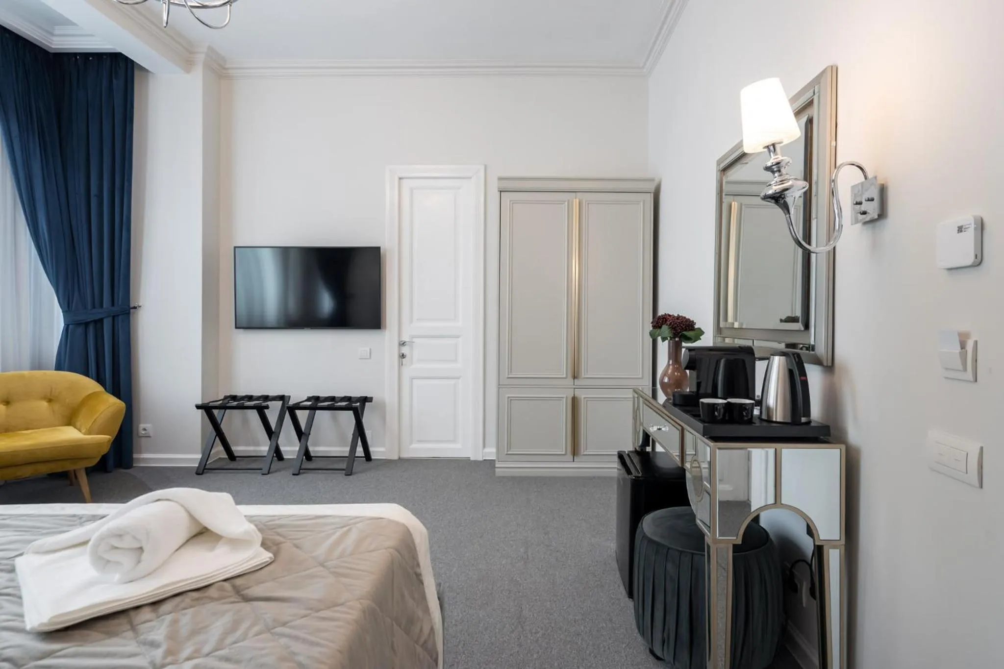 Photo of the whole room, Bed in HIGHLINE DOWNTOWN ApartHotel OLDTOWN UNIRII SQUARE