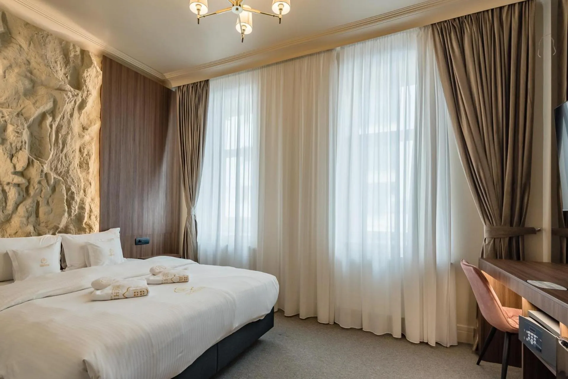 Bedroom, Bed in HIGHLINE DOWNTOWN ApartHotel OLDTOWN UNIRII SQUARE