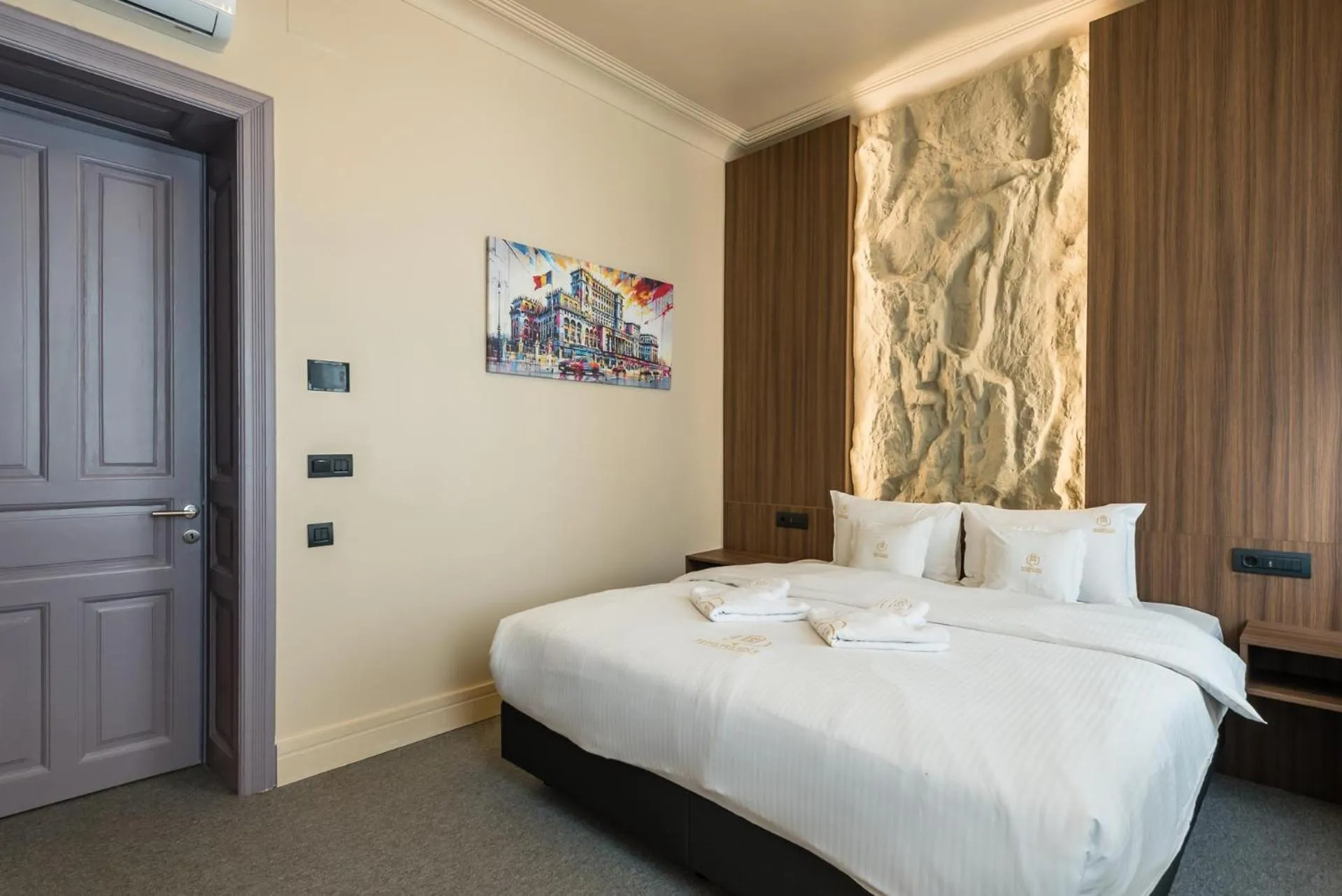 Bedroom, Bed in HIGHLINE DOWNTOWN ApartHotel OLDTOWN UNIRII SQUARE