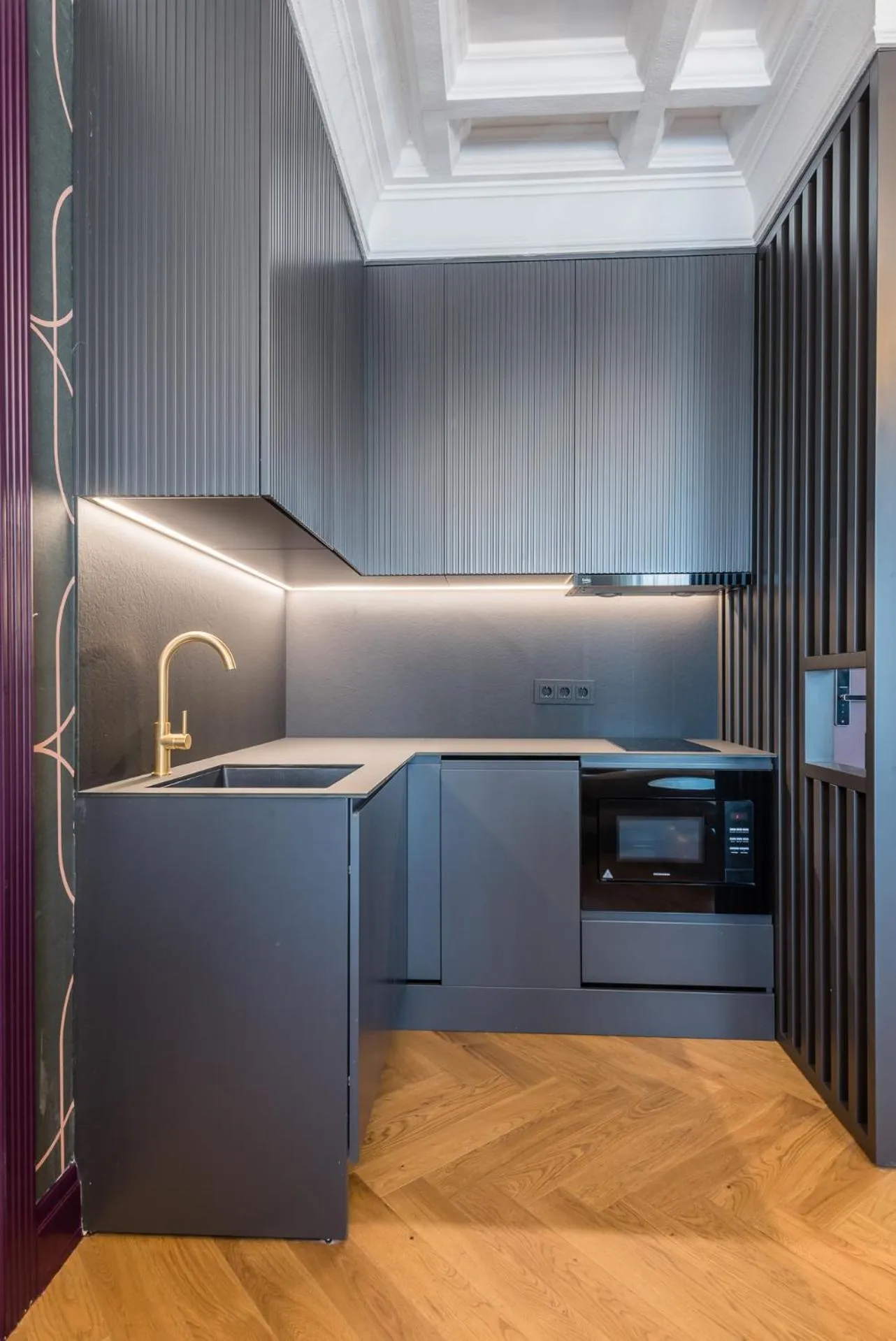 Kitchen or kitchenette in HIGHLINE DOWNTOWN ApartHotel OLDTOWN UNIRII SQUARE