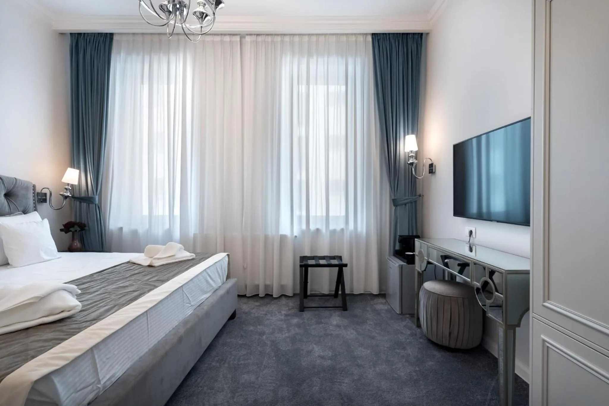 TV and multimedia, Bed in HIGHLINE DOWNTOWN ApartHotel OLDTOWN UNIRII SQUARE