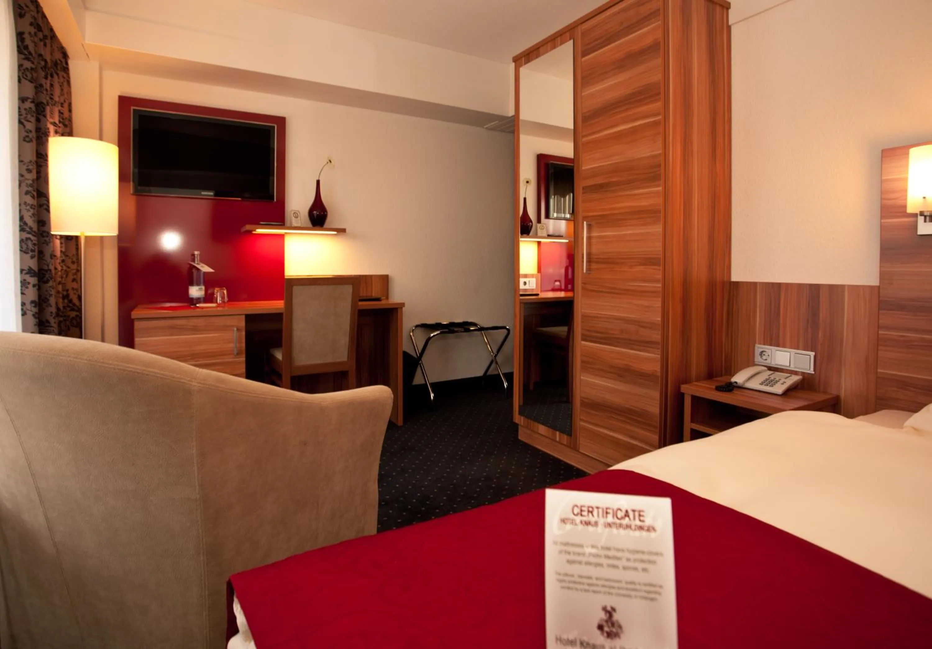 Photo of the whole room, Bed in Hotel Knaus am Hafen