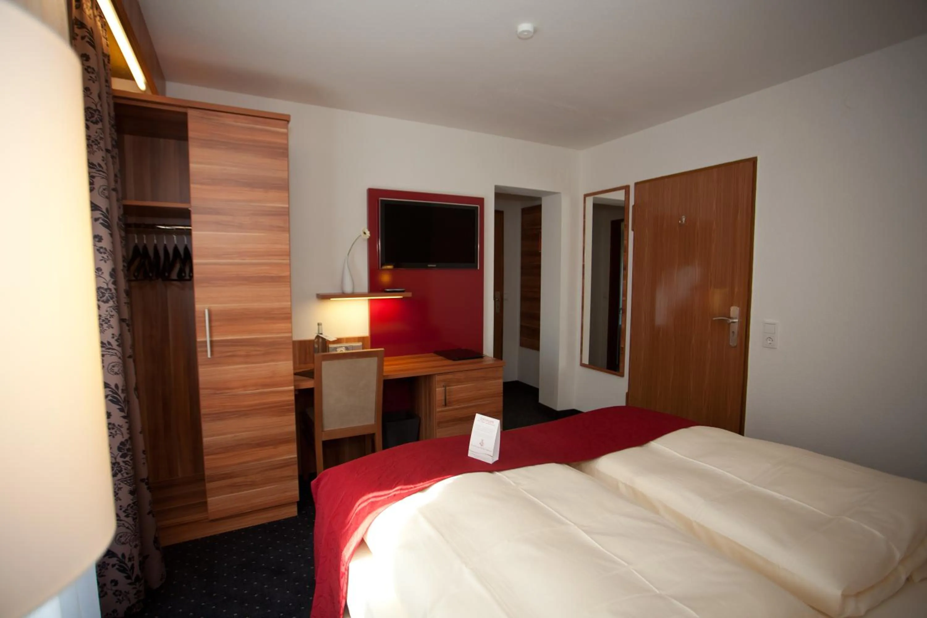 Photo of the whole room, Bed in Hotel Knaus am Hafen