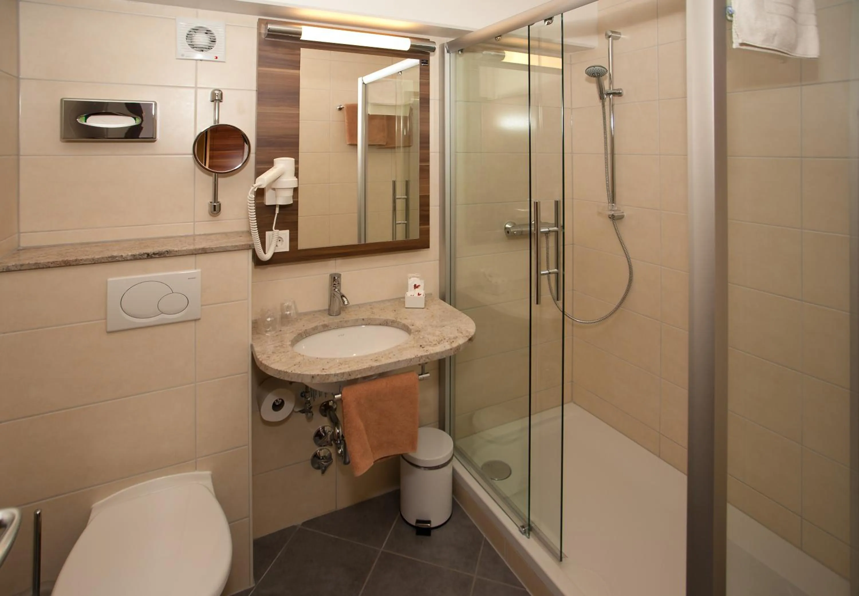 Bathroom in Hotel Knaus am Hafen