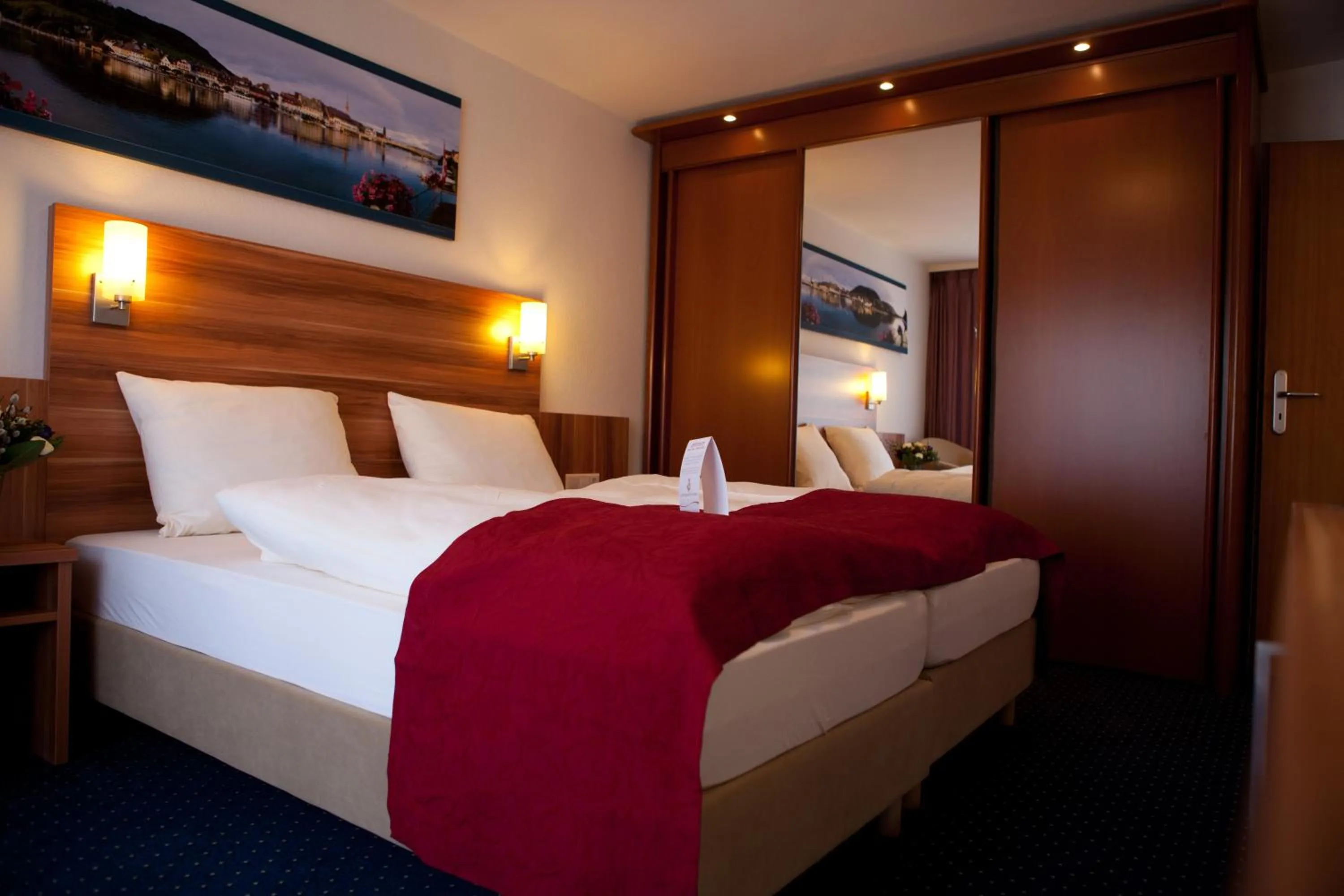 Bedroom, Bed in Hotel Knaus am Hafen