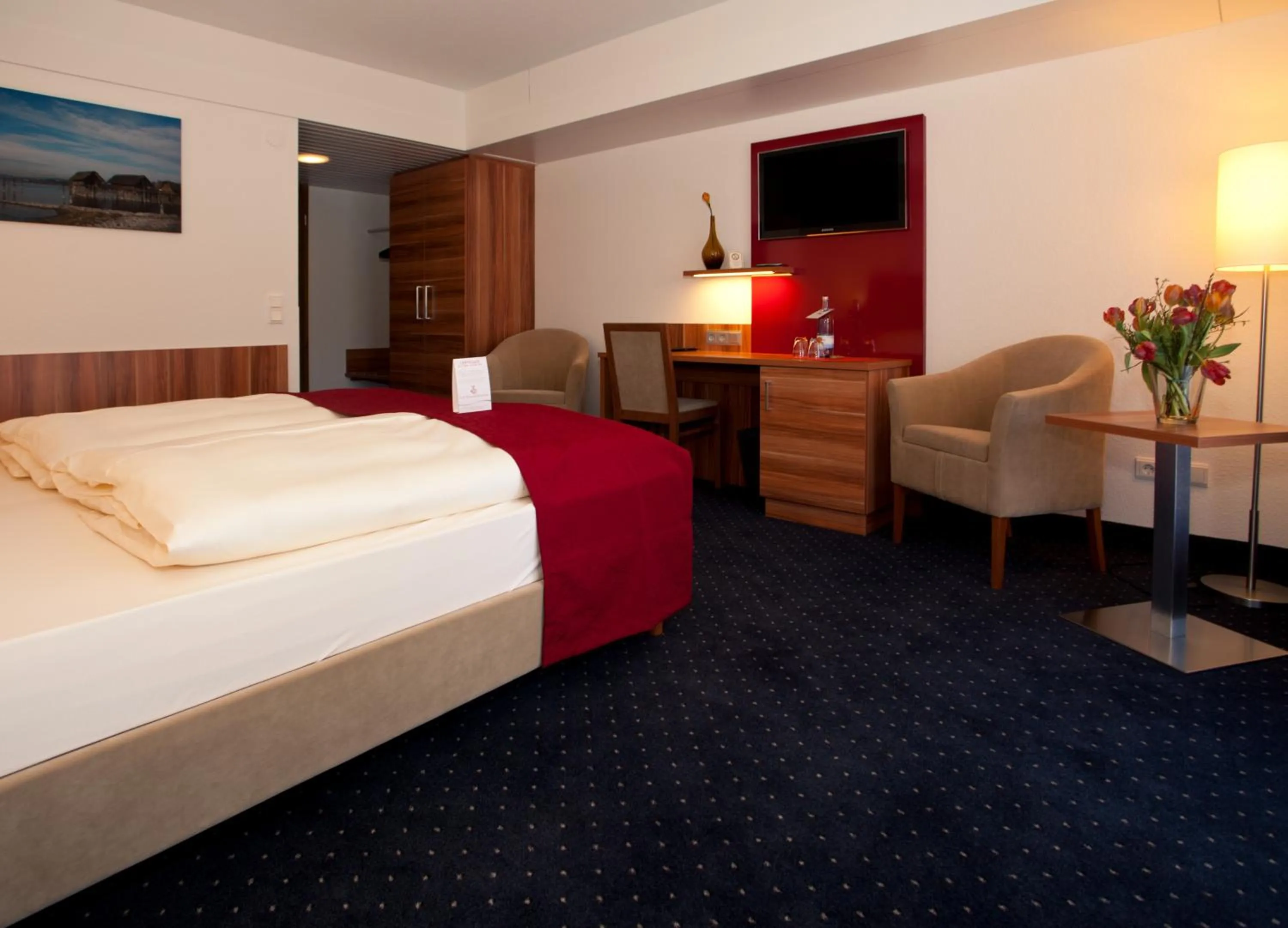 Photo of the whole room, Bed in Hotel Knaus am Hafen