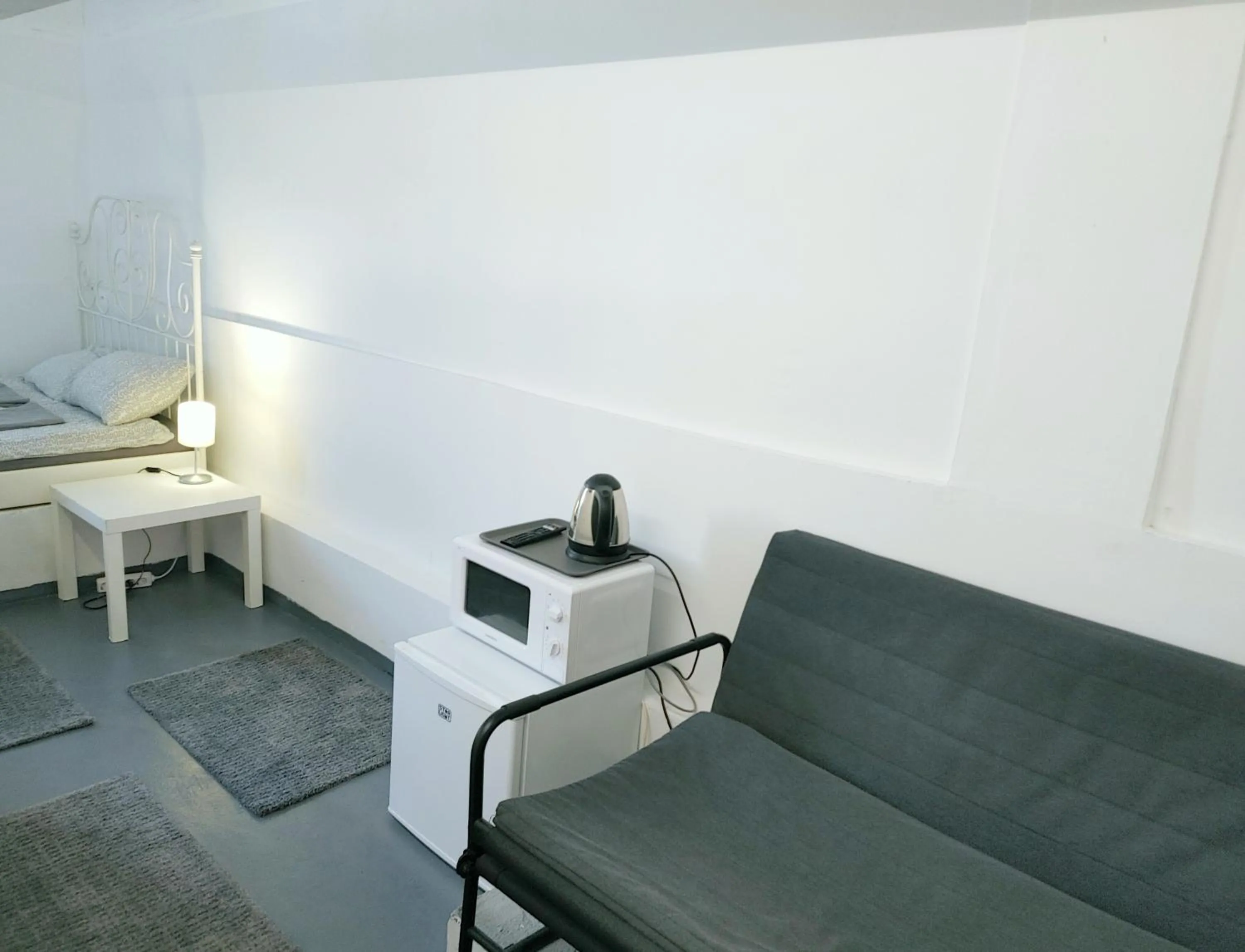 Photo of the whole room, Bed in Sleepover City Center GuestRooms