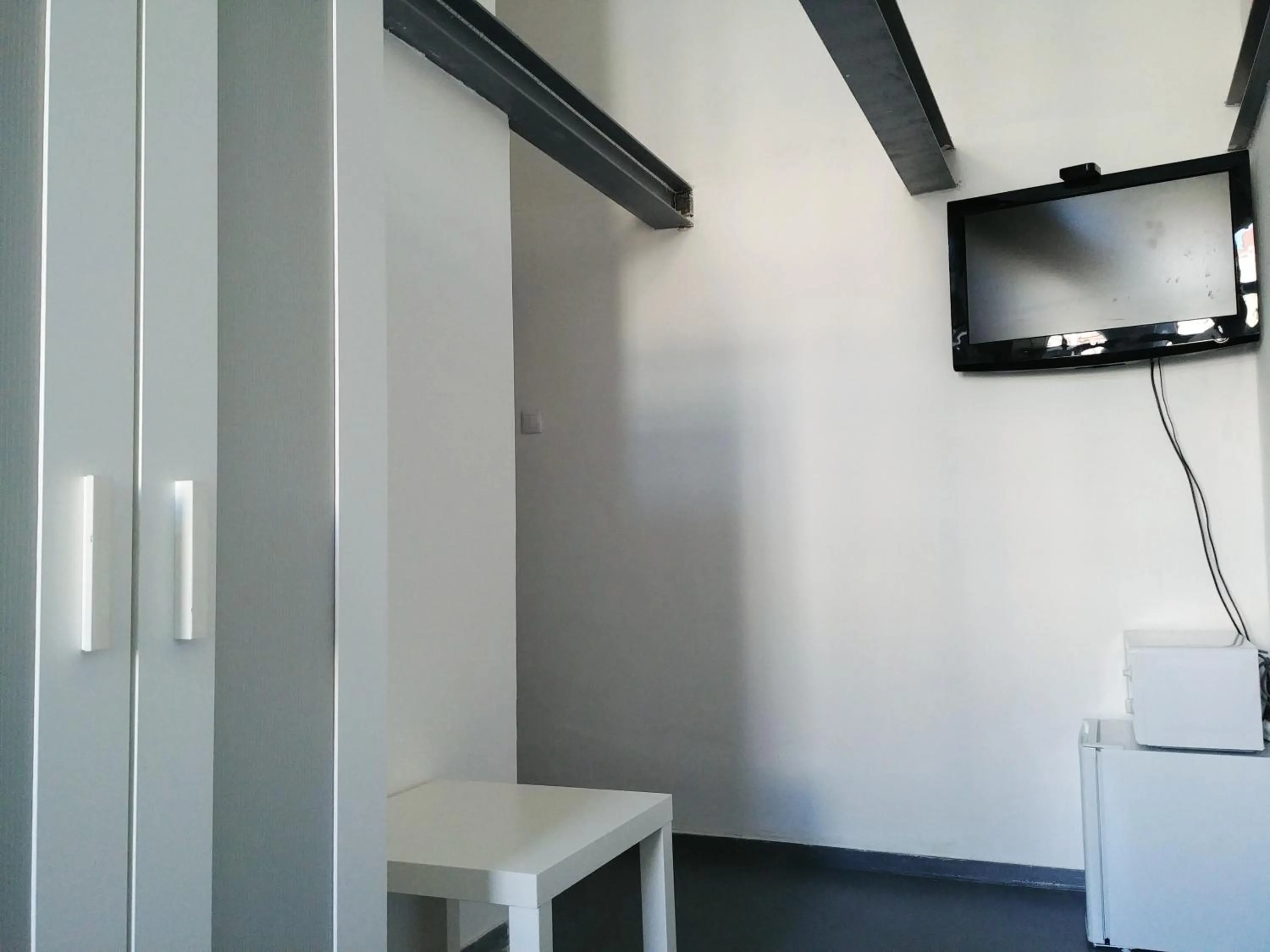 TV and multimedia in Sleepover City Center GuestRooms