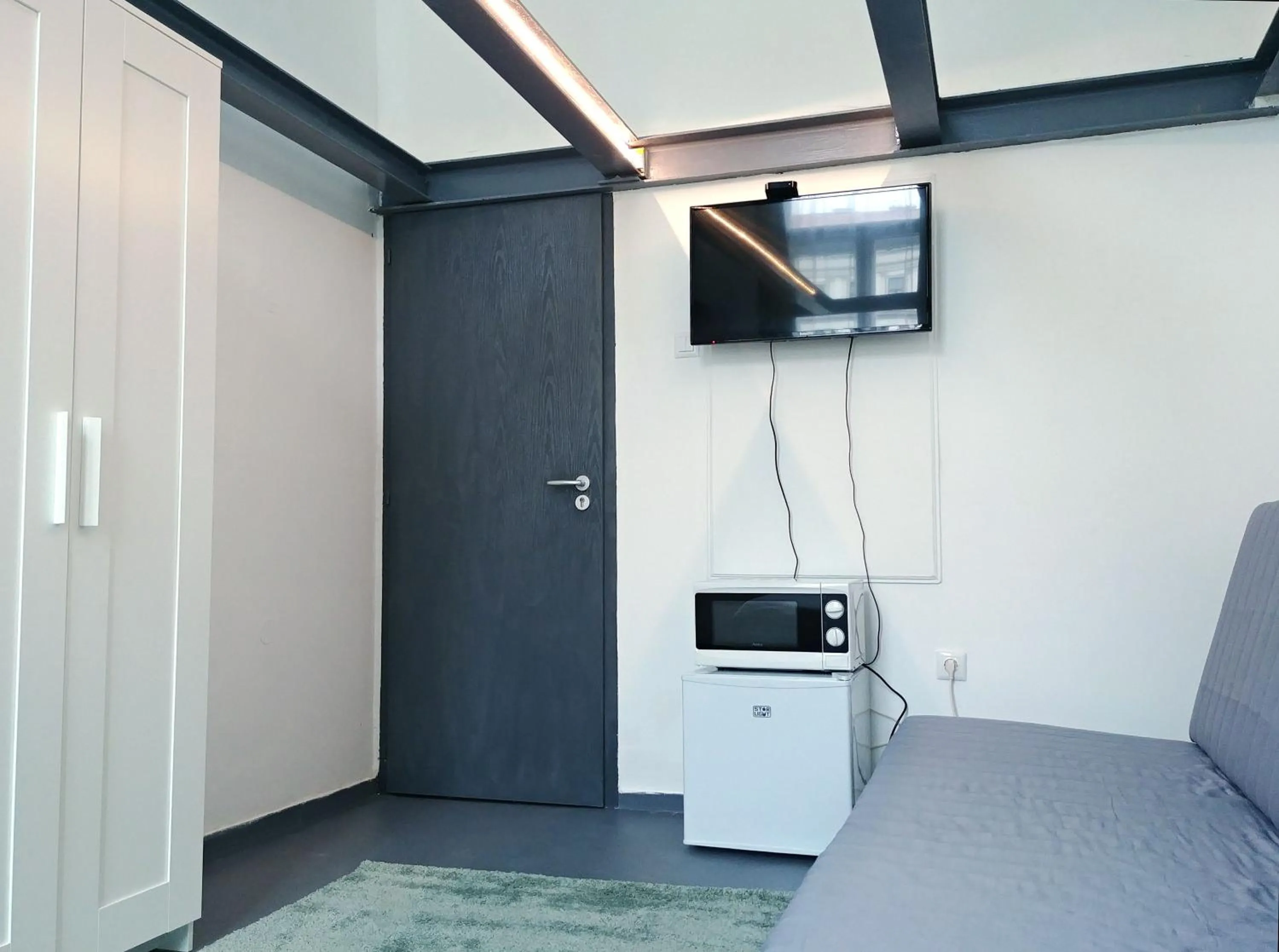 TV and multimedia in Sleepover City Center GuestRooms