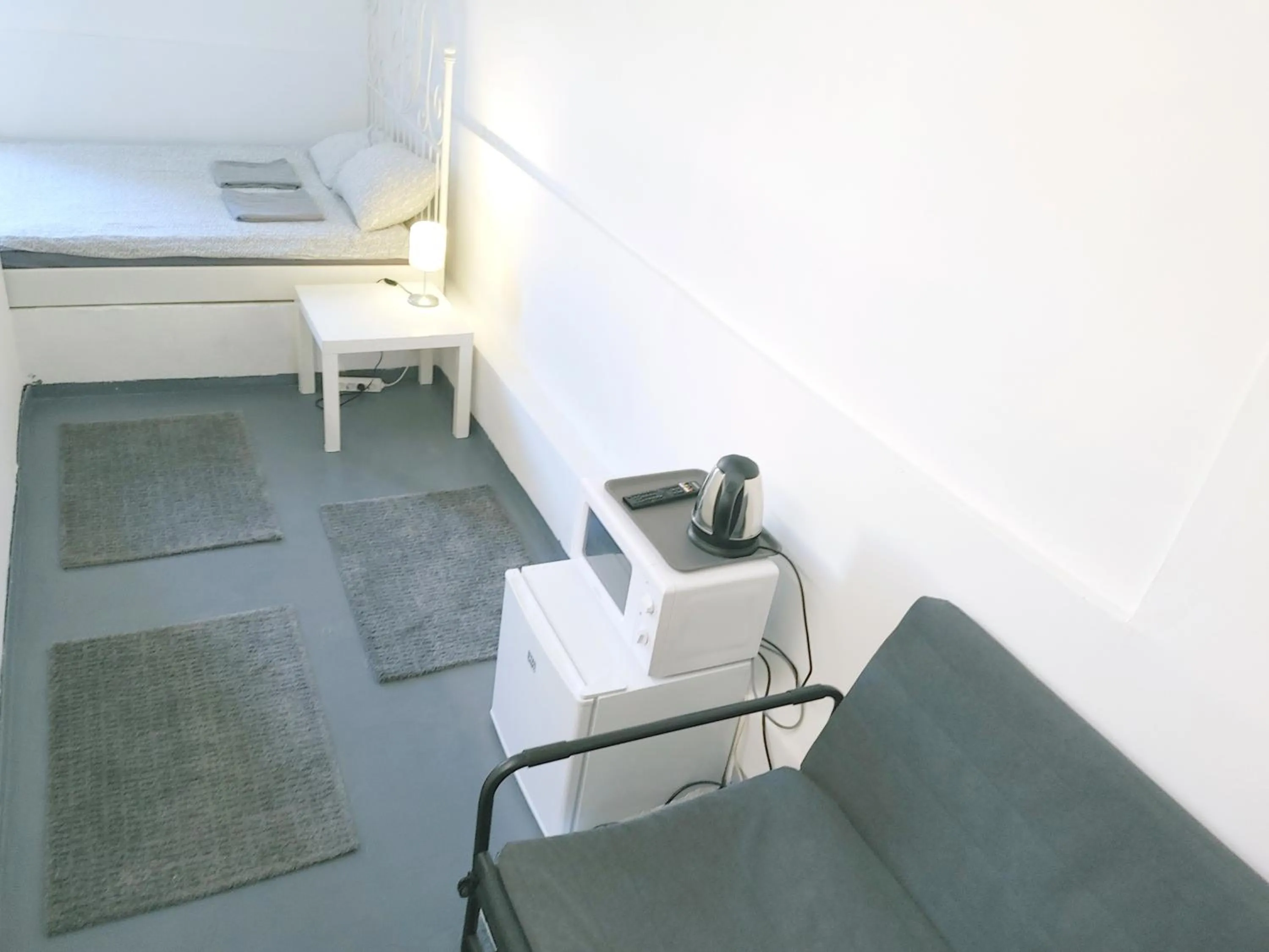 Photo of the whole room in Sleepover City Center GuestRooms