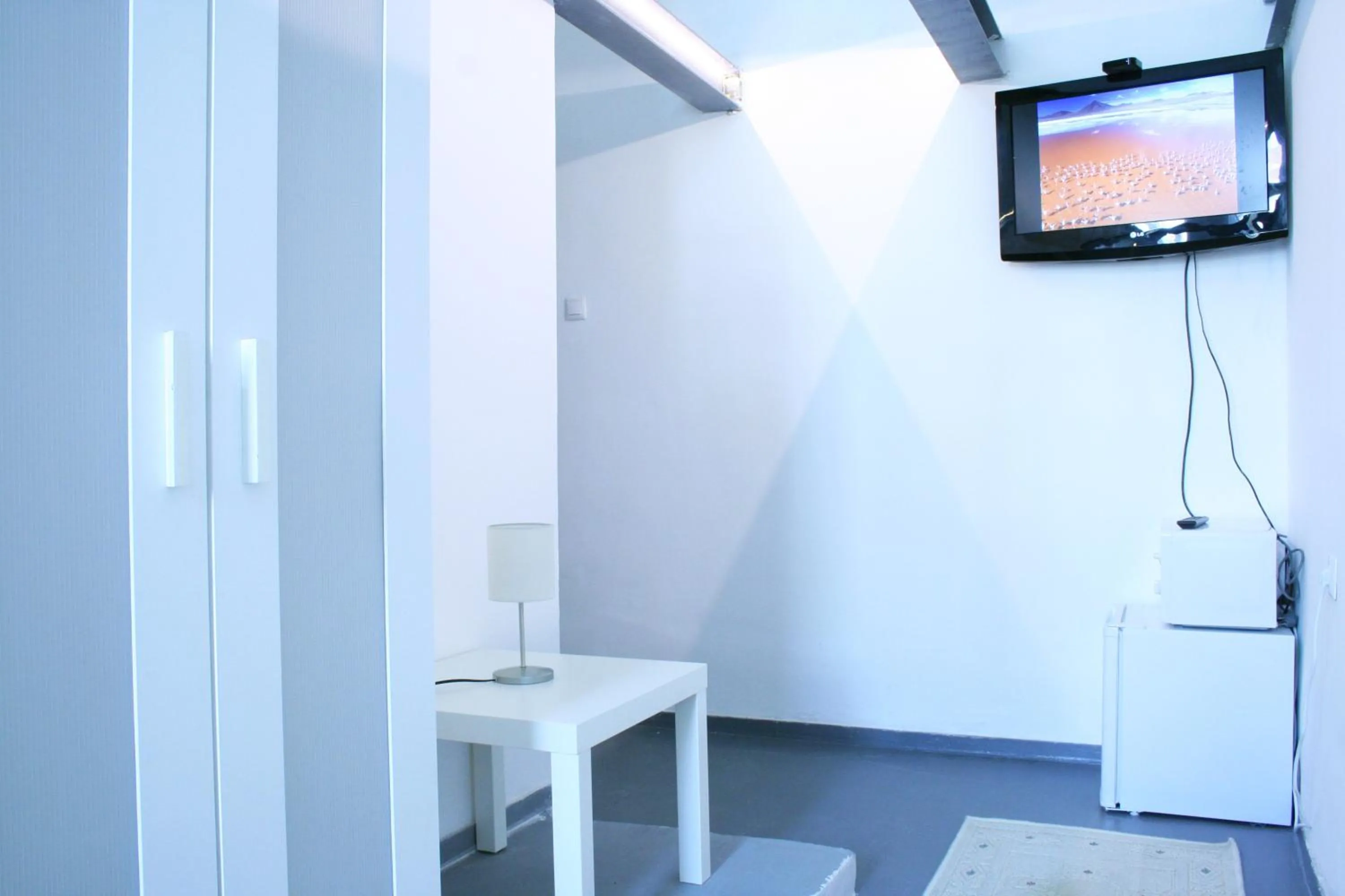 TV and multimedia in Sleepover City Center GuestRooms