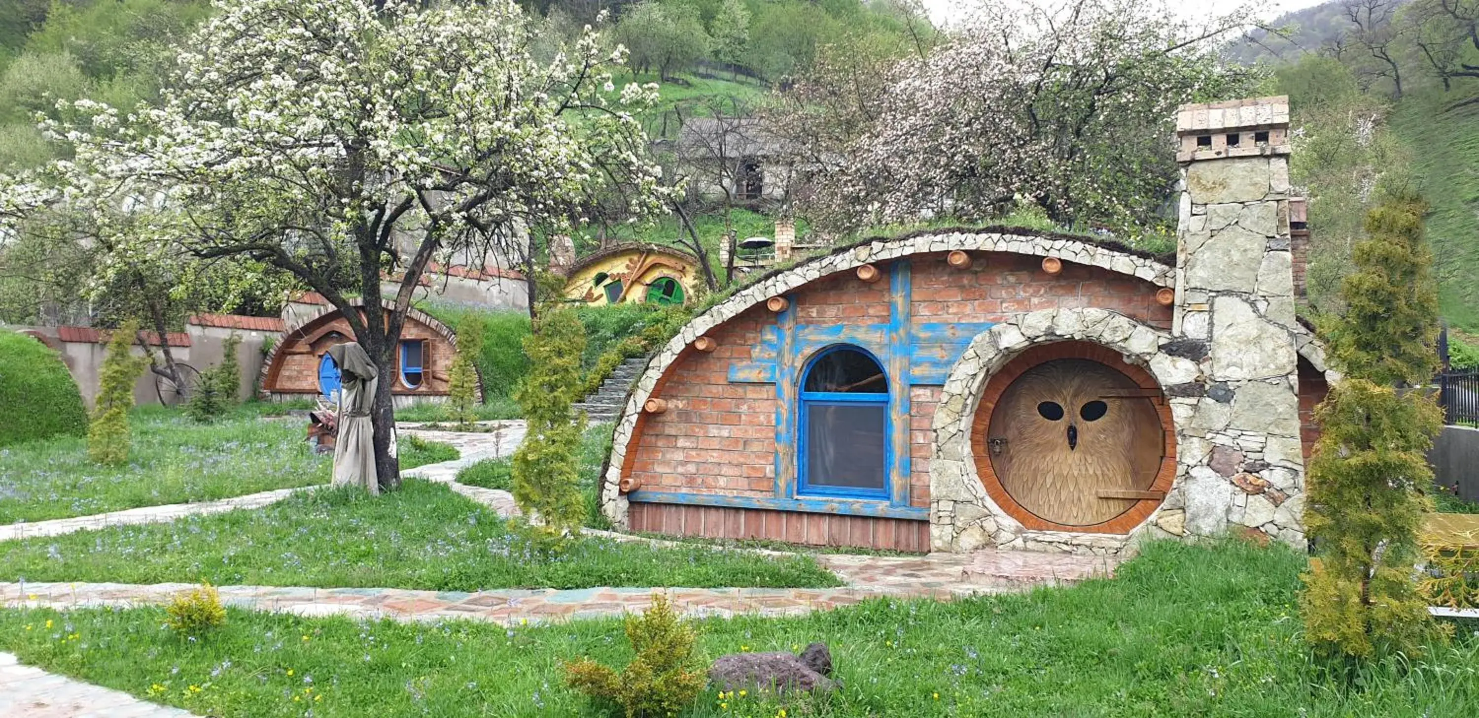 Property building in Cozy House Property building in Cozy House