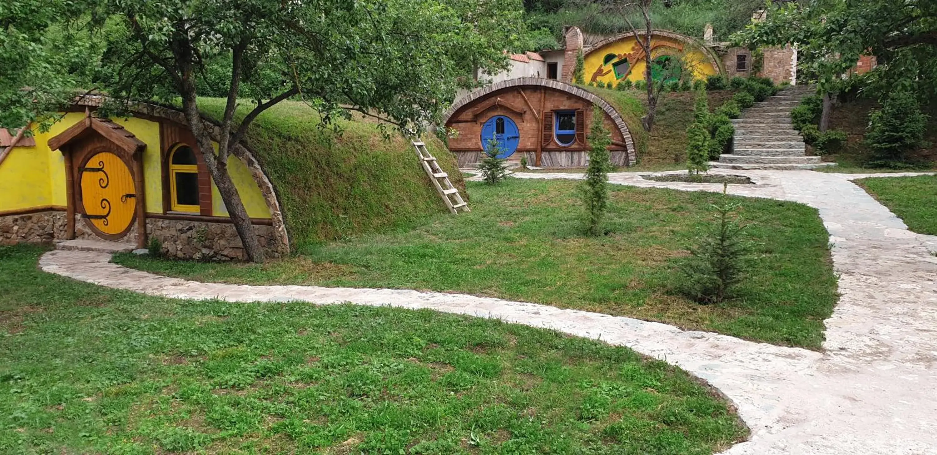 Property building in Cozy House Property building in Cozy House