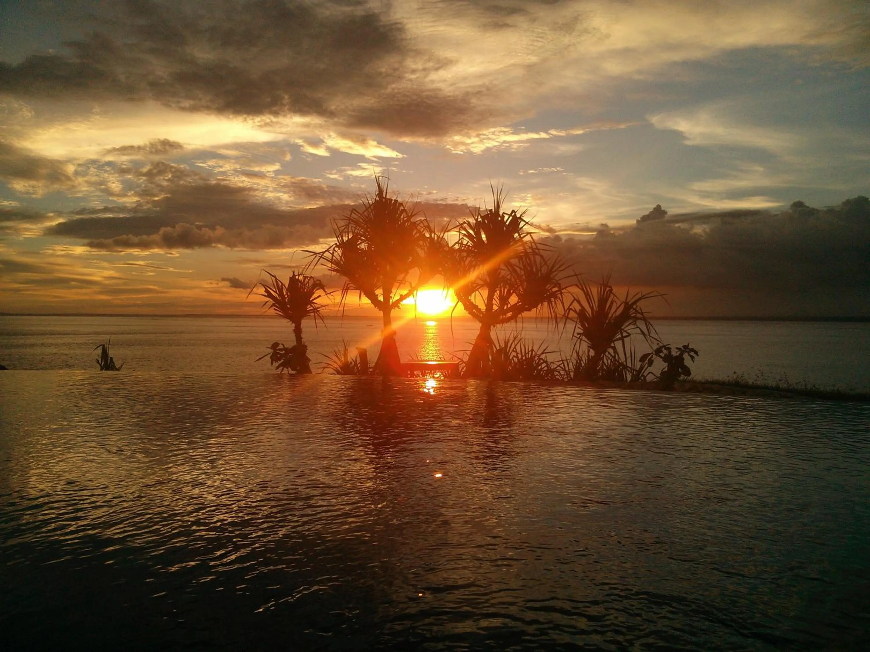 Swimming pool in Dodol Lembongan Cliff Sunset
