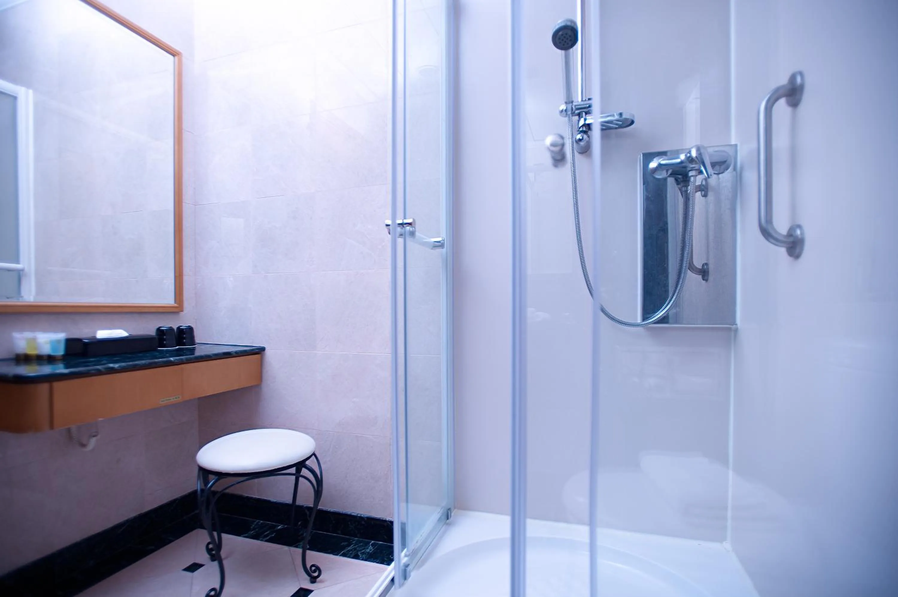 Bathroom in BEST WESTERN PLUS Hotel Hong Kong