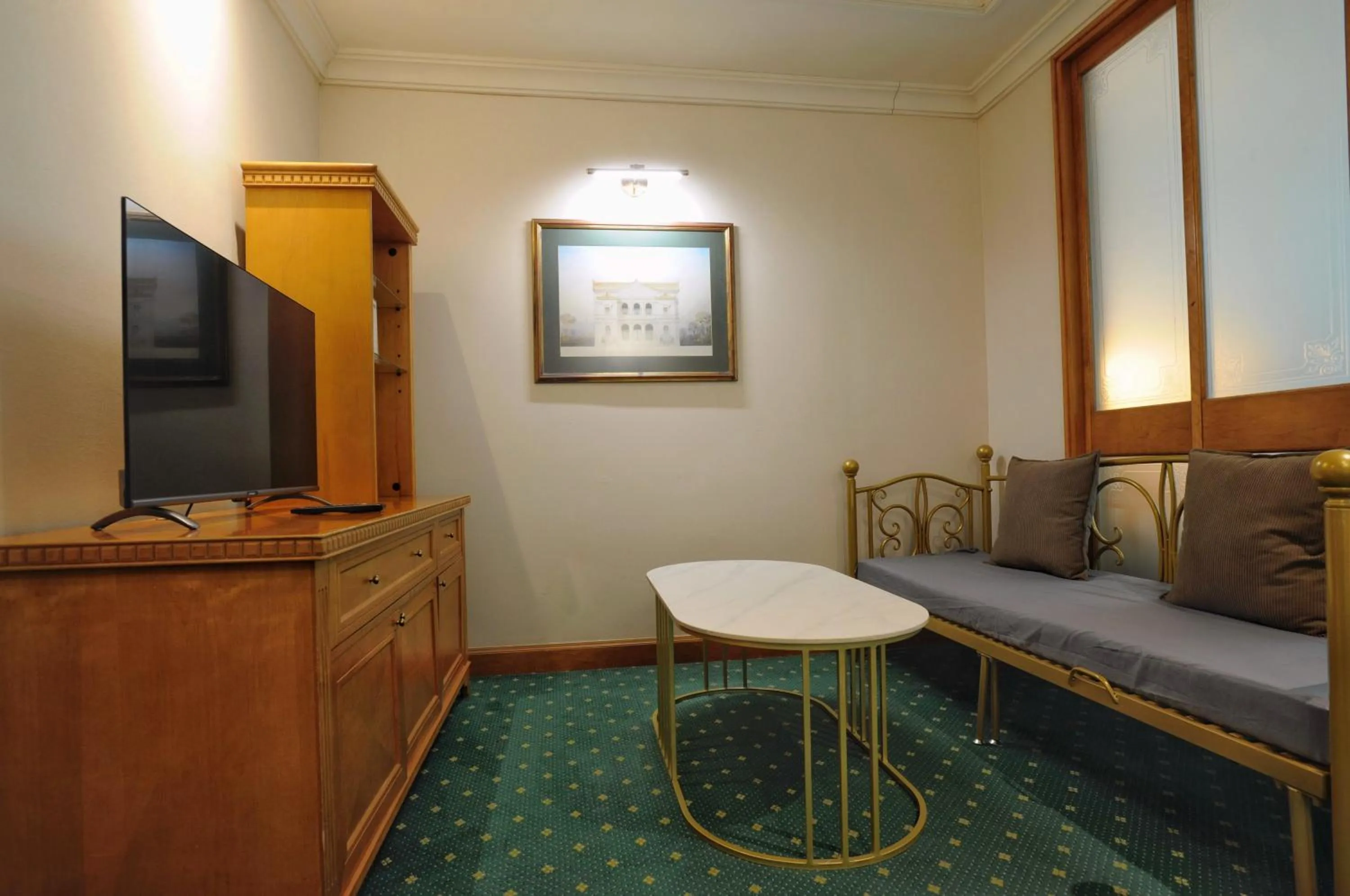 Living room in BEST WESTERN PLUS Hotel Hong Kong