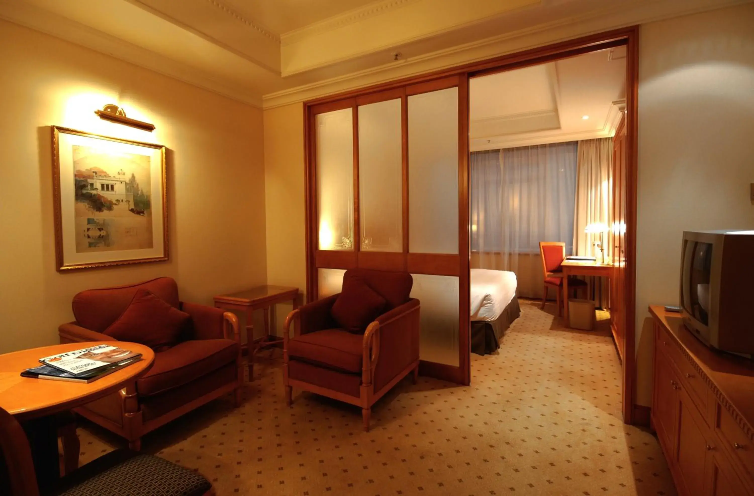 Living room, Bed in BEST WESTERN PLUS Hotel Hong Kong Living room, Bed in BEST WESTERN PLUS Hotel Hong Kong