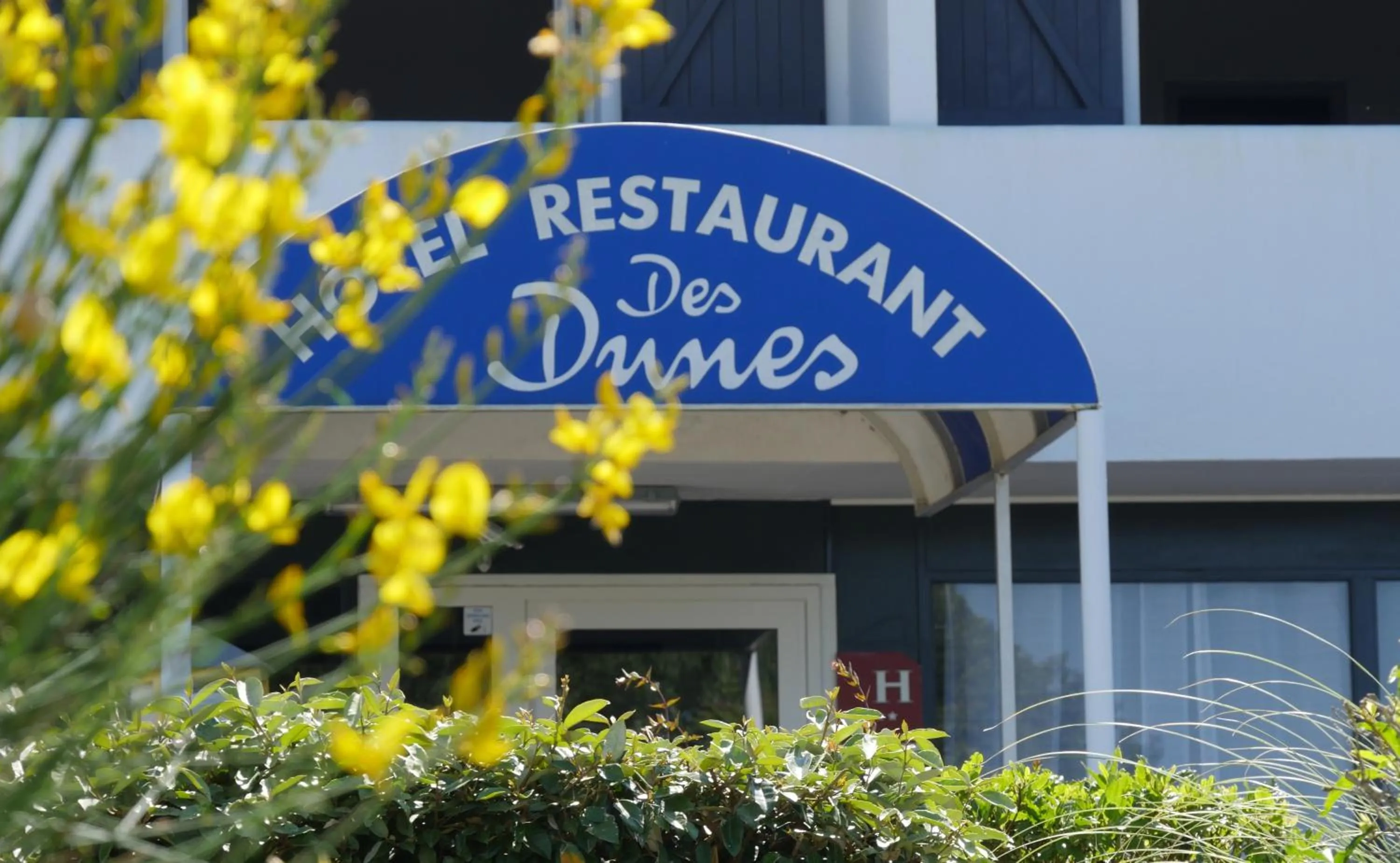 Facade/entrance in Hôtel des Dunes Noirmoutier