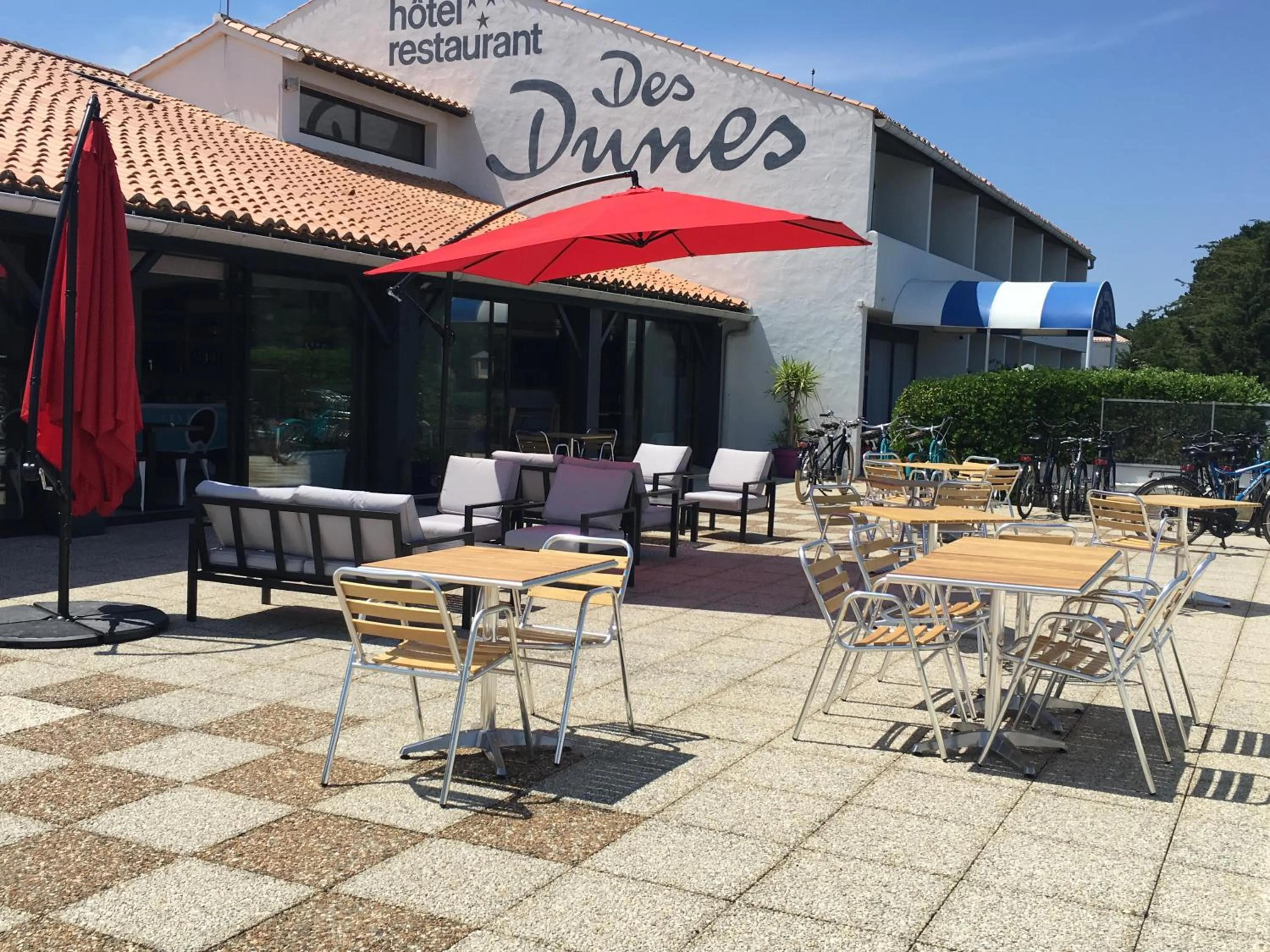 Patio in Hôtel des Dunes Noirmoutier