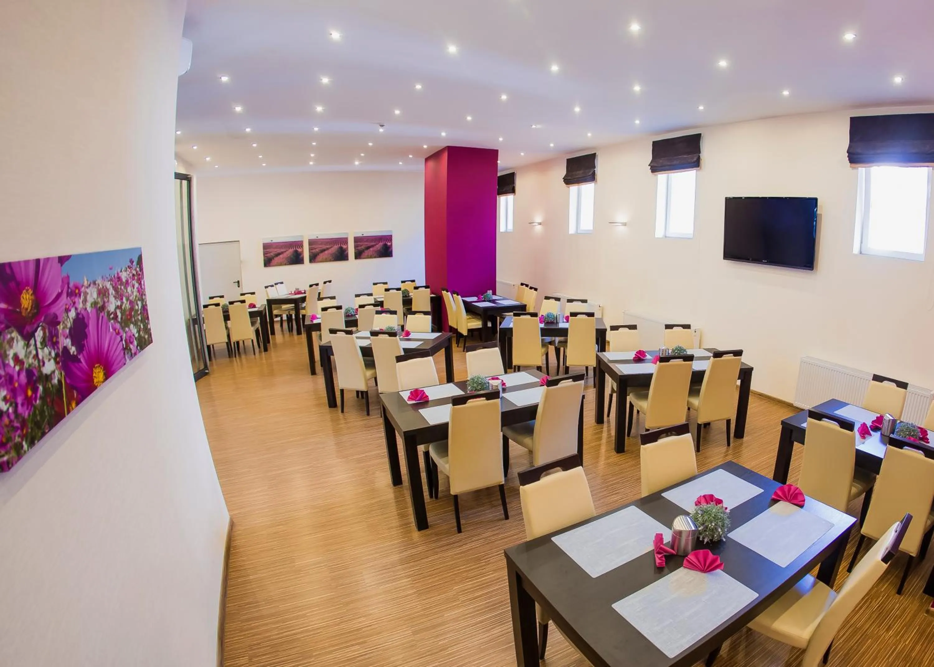 Restaurant/places to eat in Boutique Hotel's III Piłsudskiego