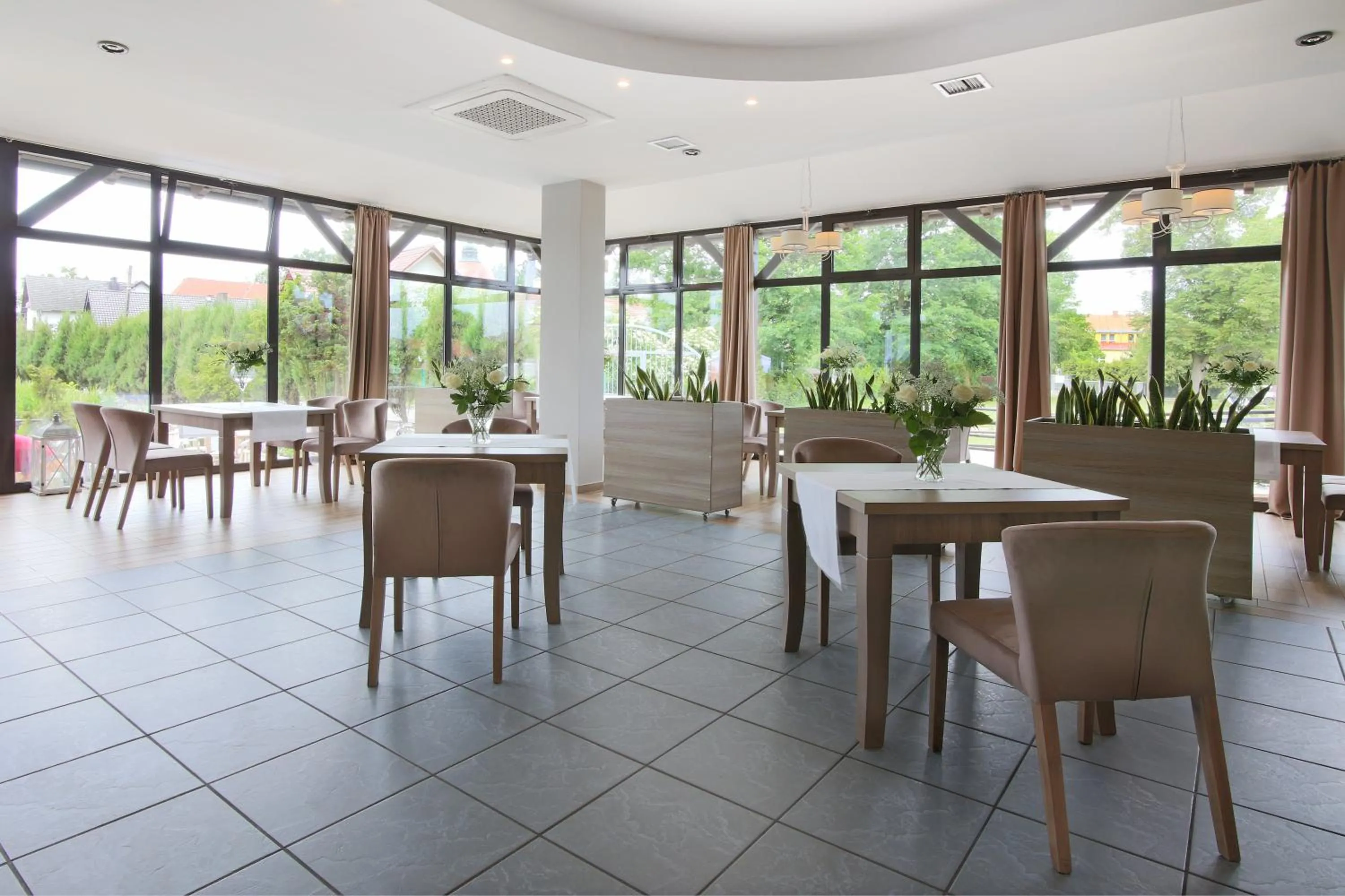 Restaurant/places to eat in Hotel Nad Stawem