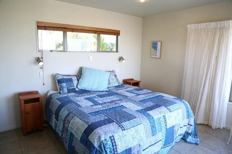 Bed in Gems Seaside Lodge