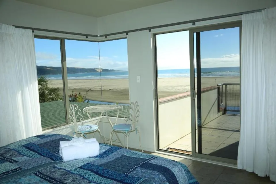Sea view, Bed in Gems Seaside Lodge