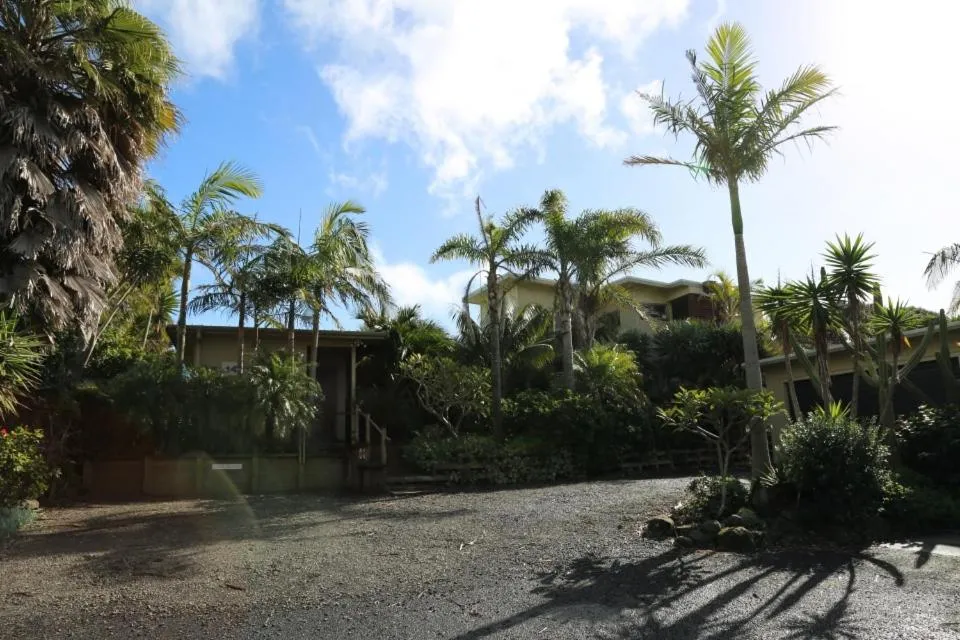 Facade/entrance in Gems Seaside Lodge