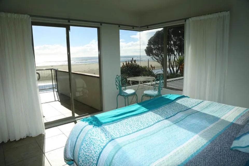 Sea view, Bed in Gems Seaside Lodge