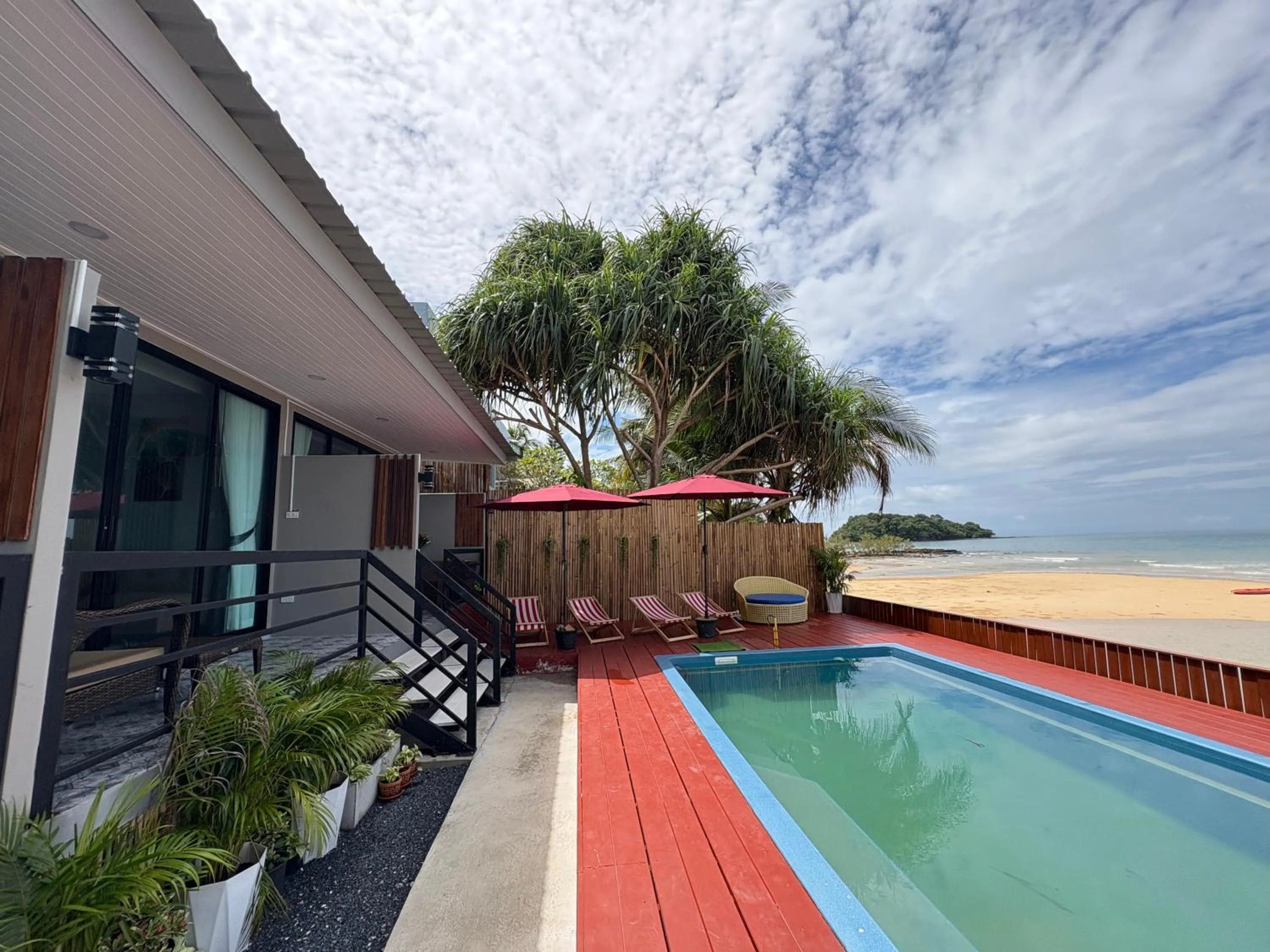 Swimming pool in Bliss Resort Krabi