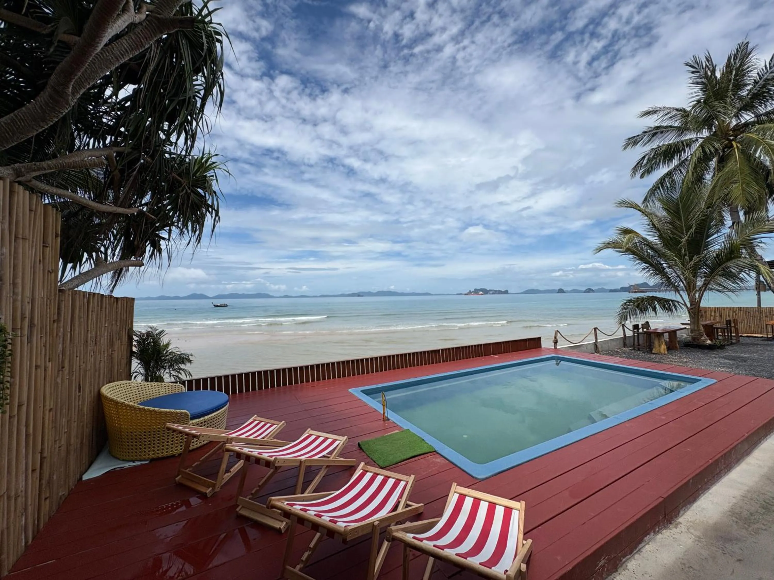 Swimming pool in Bliss Resort Krabi