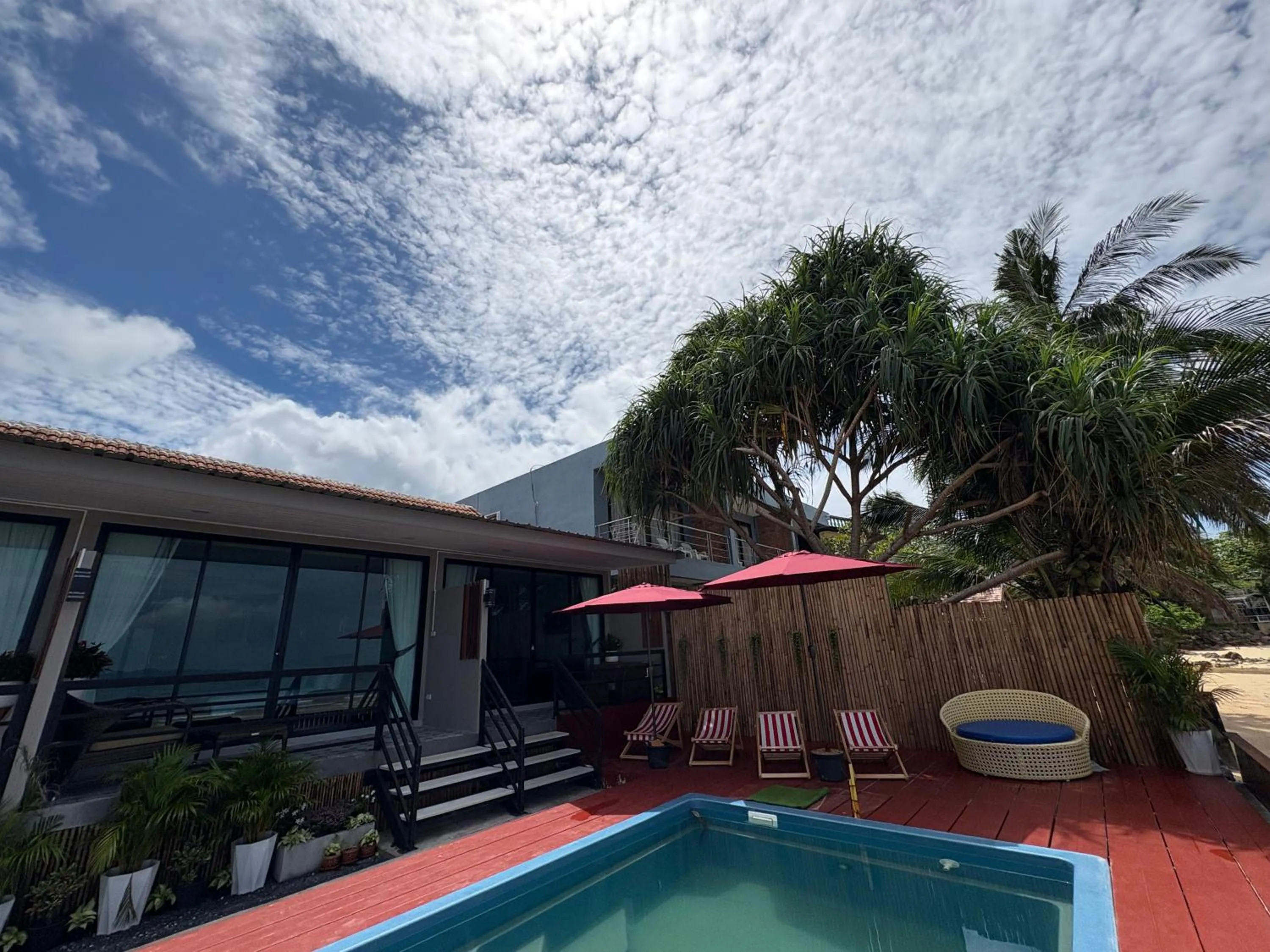 Swimming pool in Bliss Resort Krabi