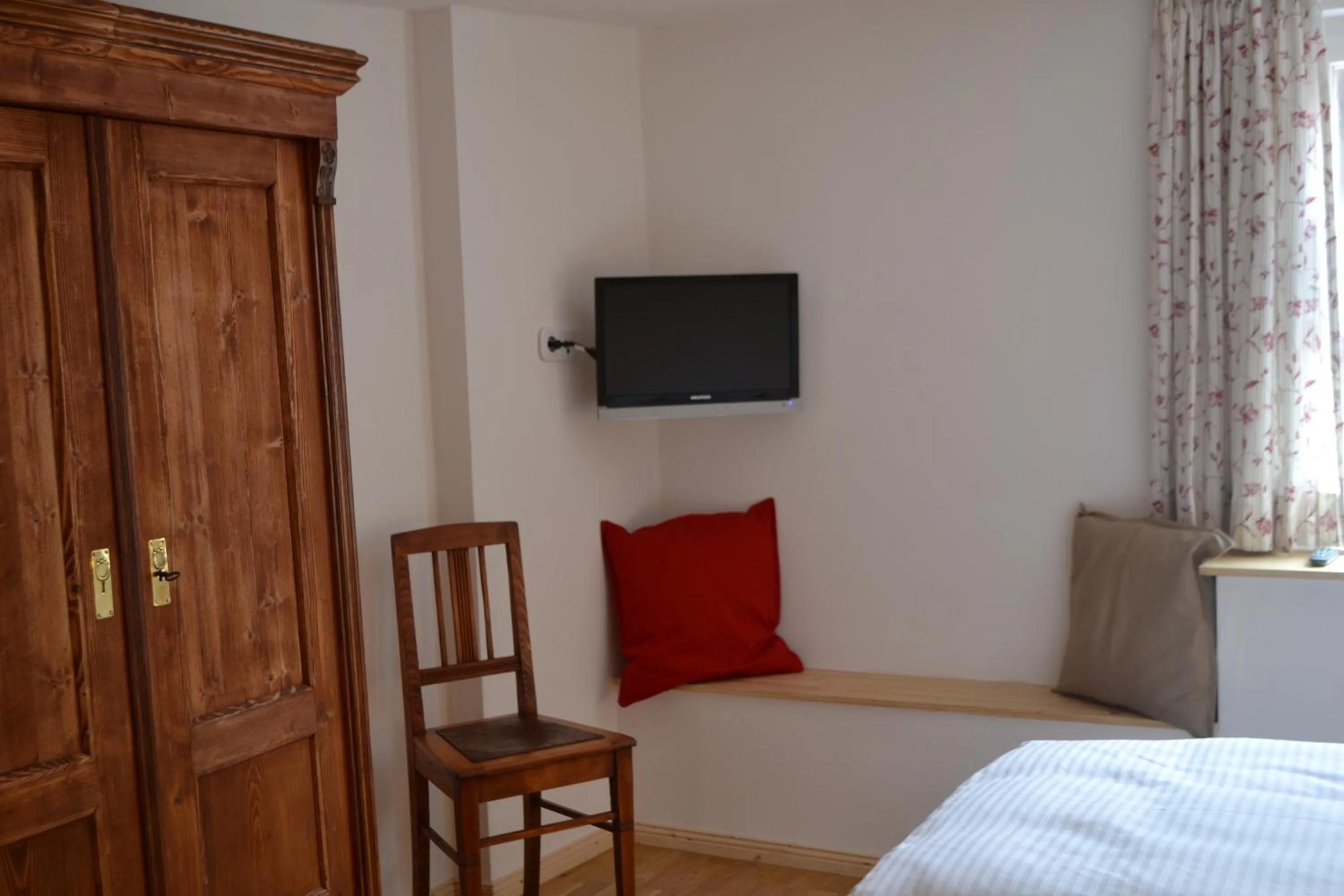 Photo of the whole room, Bed in Gästehaus Alter Keller