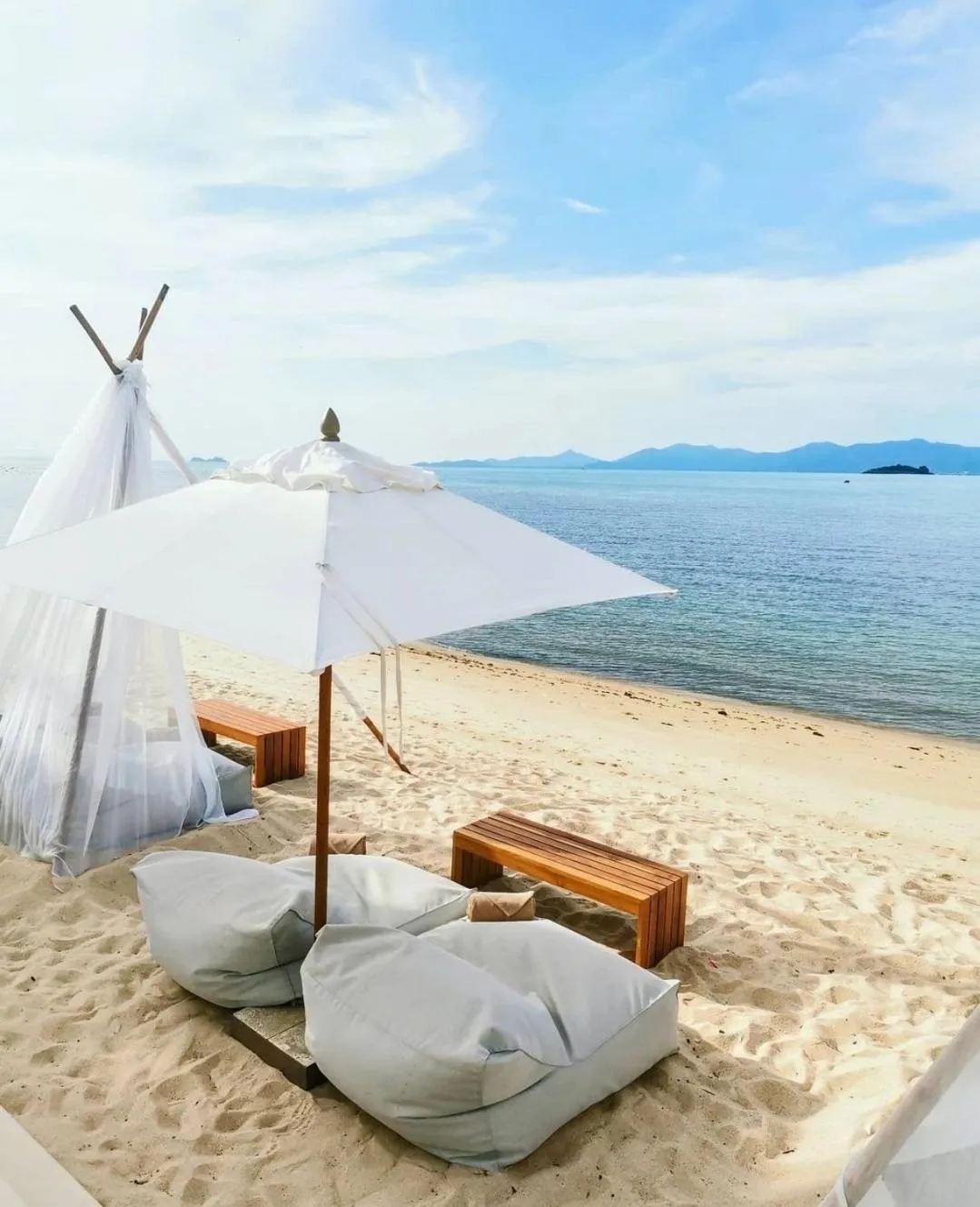 Beach in Chi - The Residence