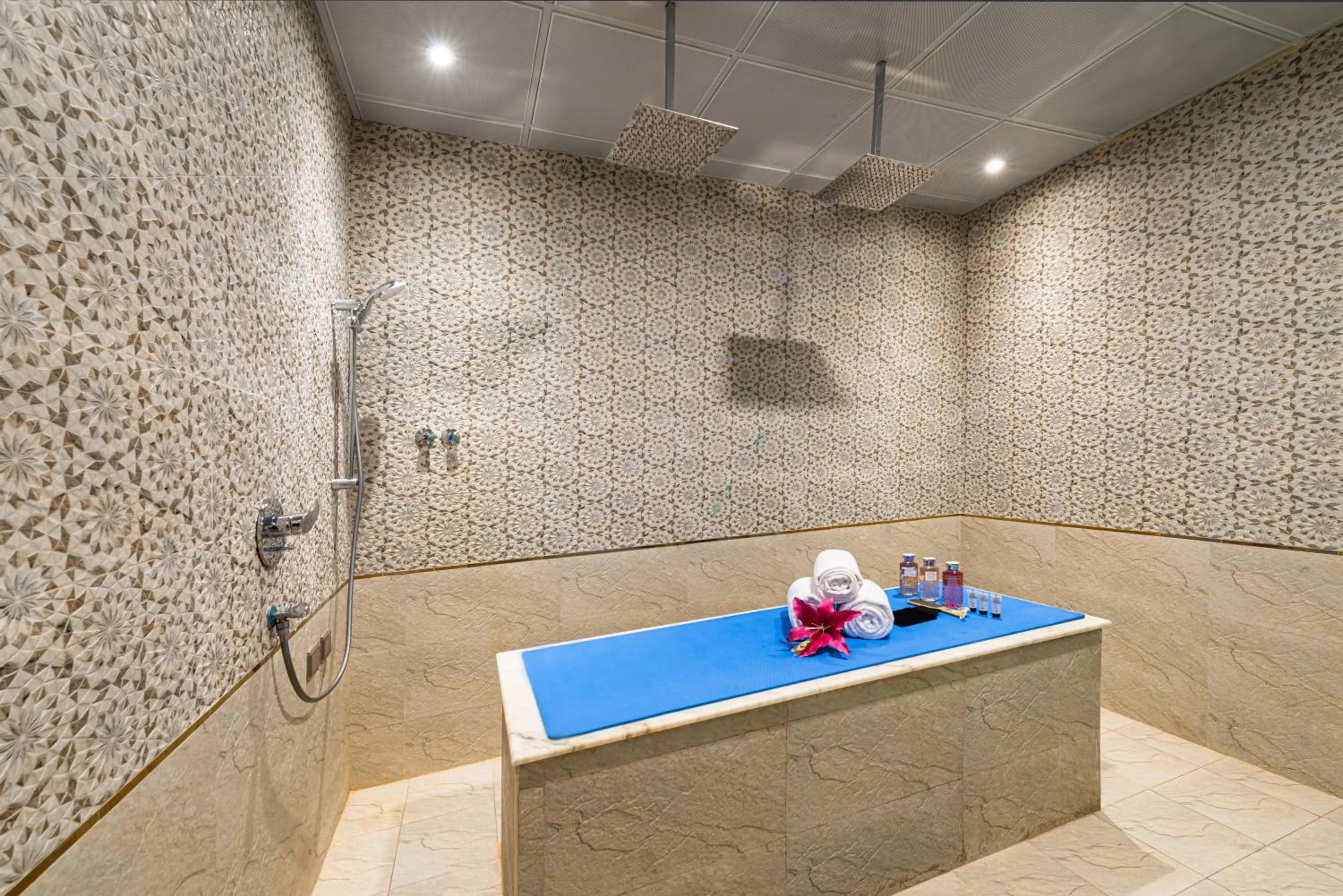 Crown Rose Al Sahafa Hotel