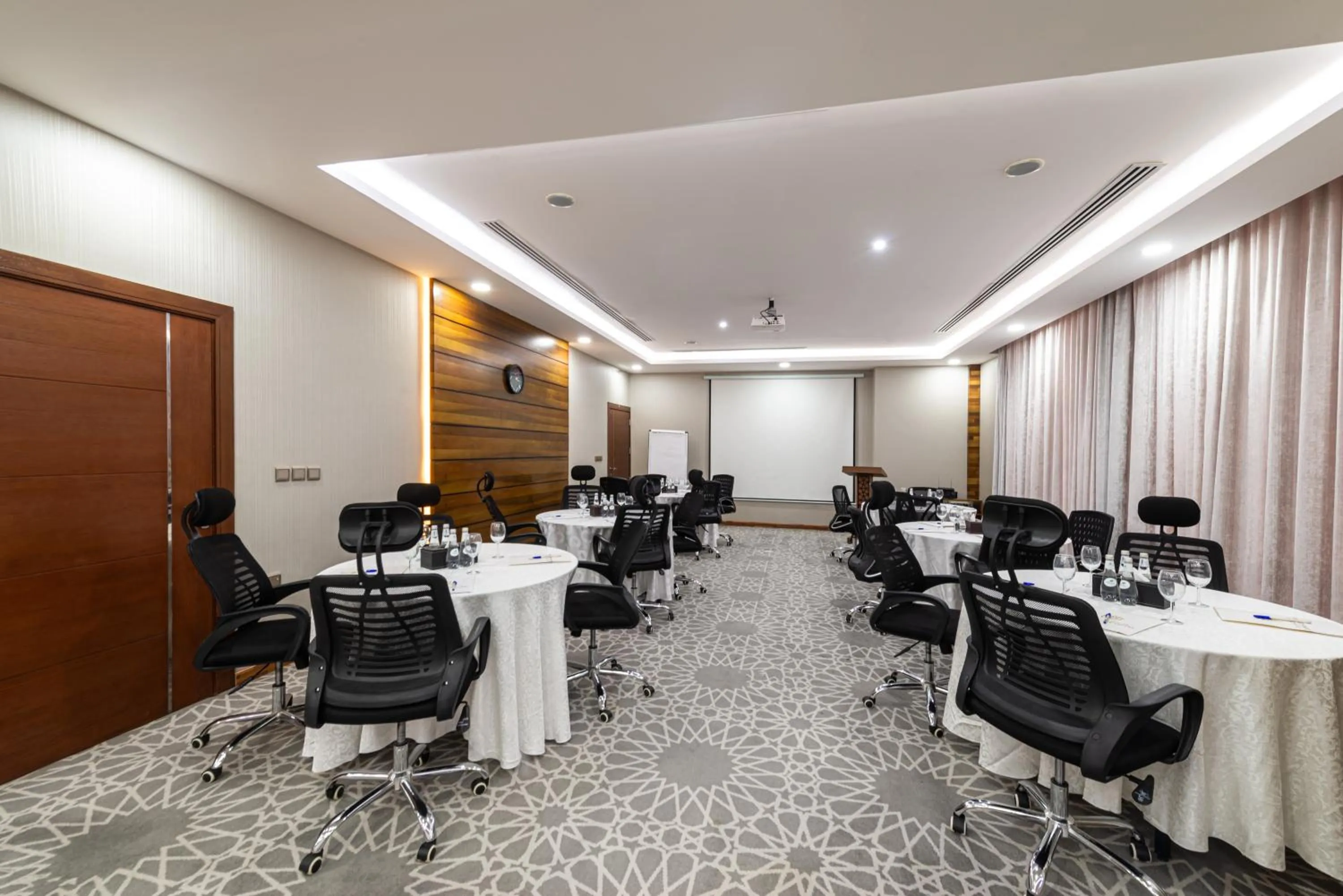 Crown Rose Al Sahafa Hotel