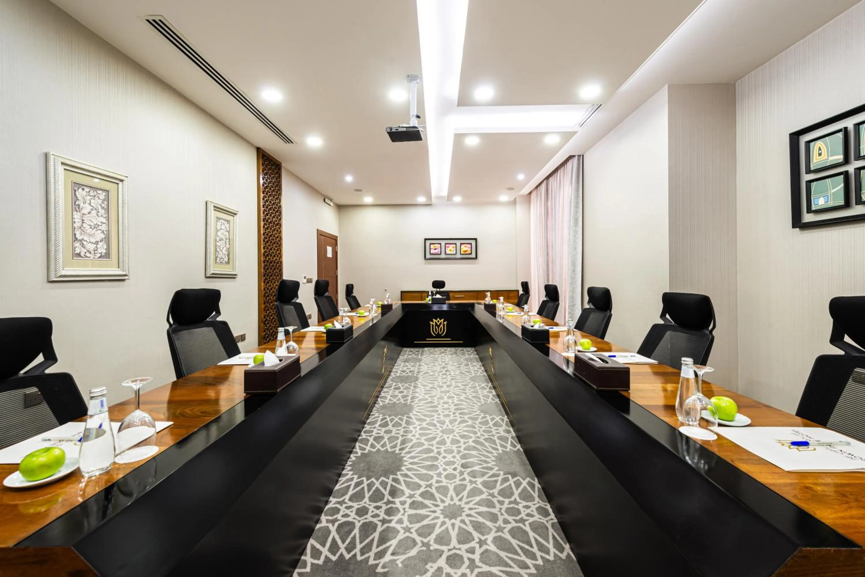 Crown Rose Al Sahafa Hotel