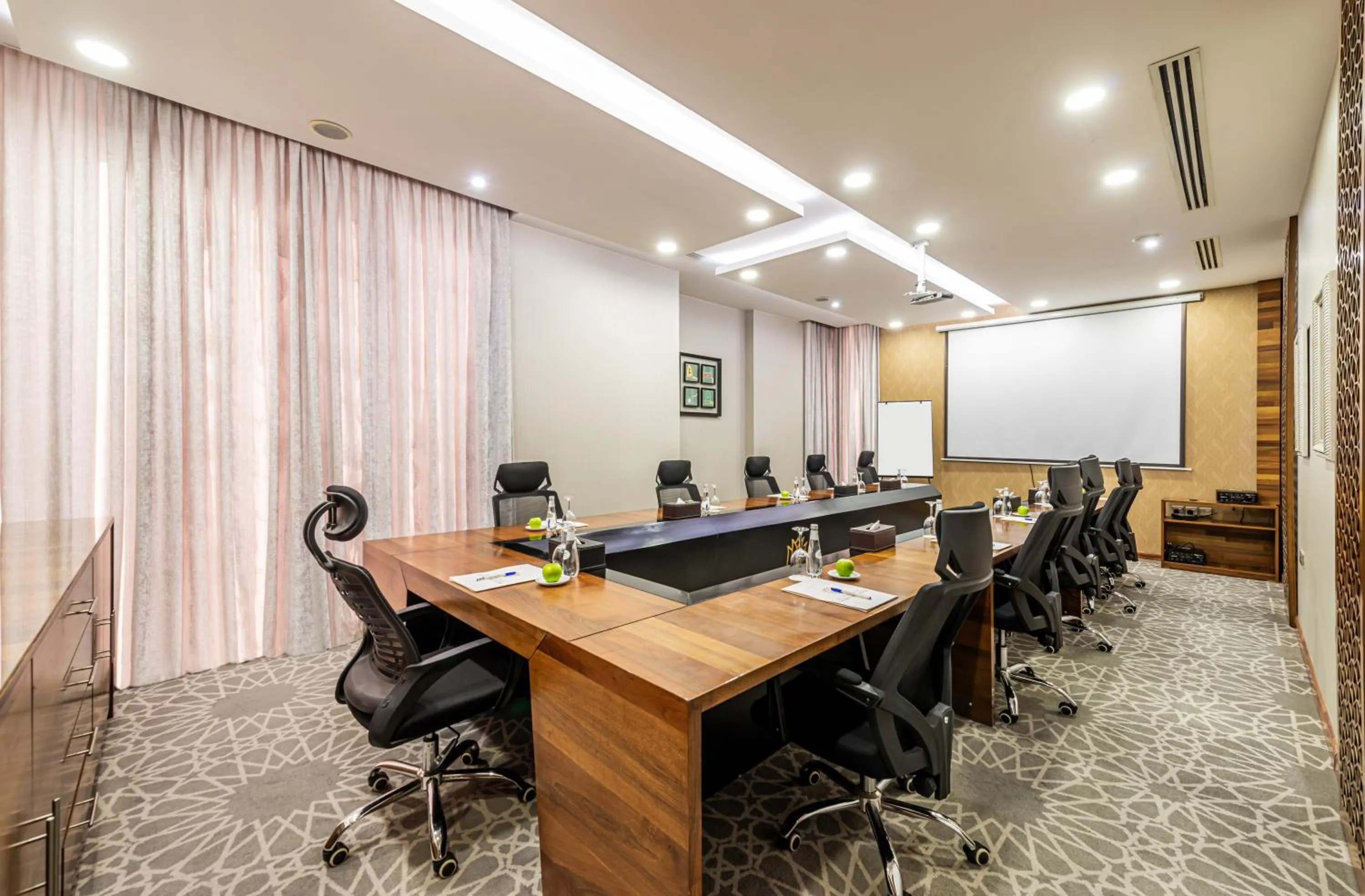 Crown Rose Al Sahafa Hotel