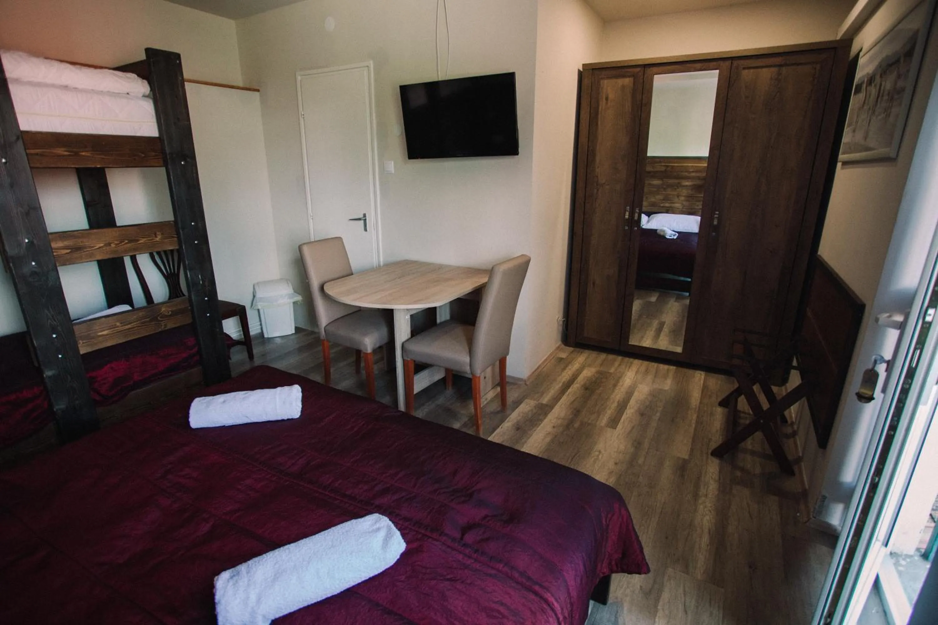 Bed in Ötösfogat Panzió