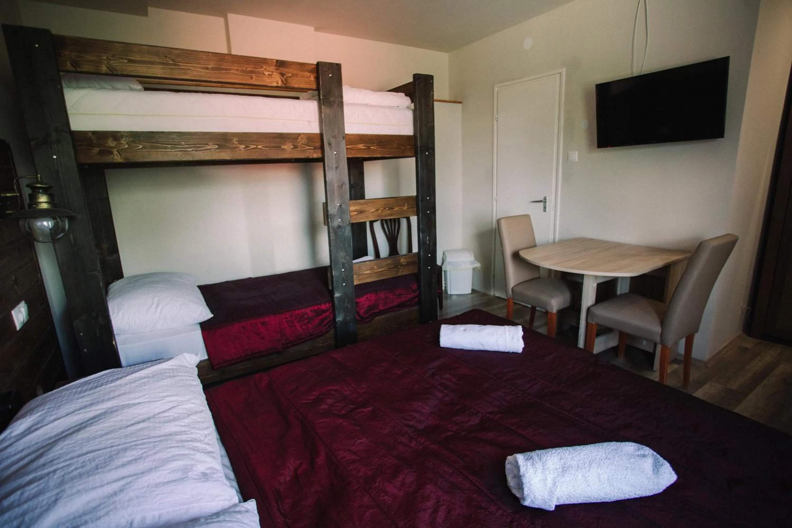 Bed in Ötösfogat Panzió