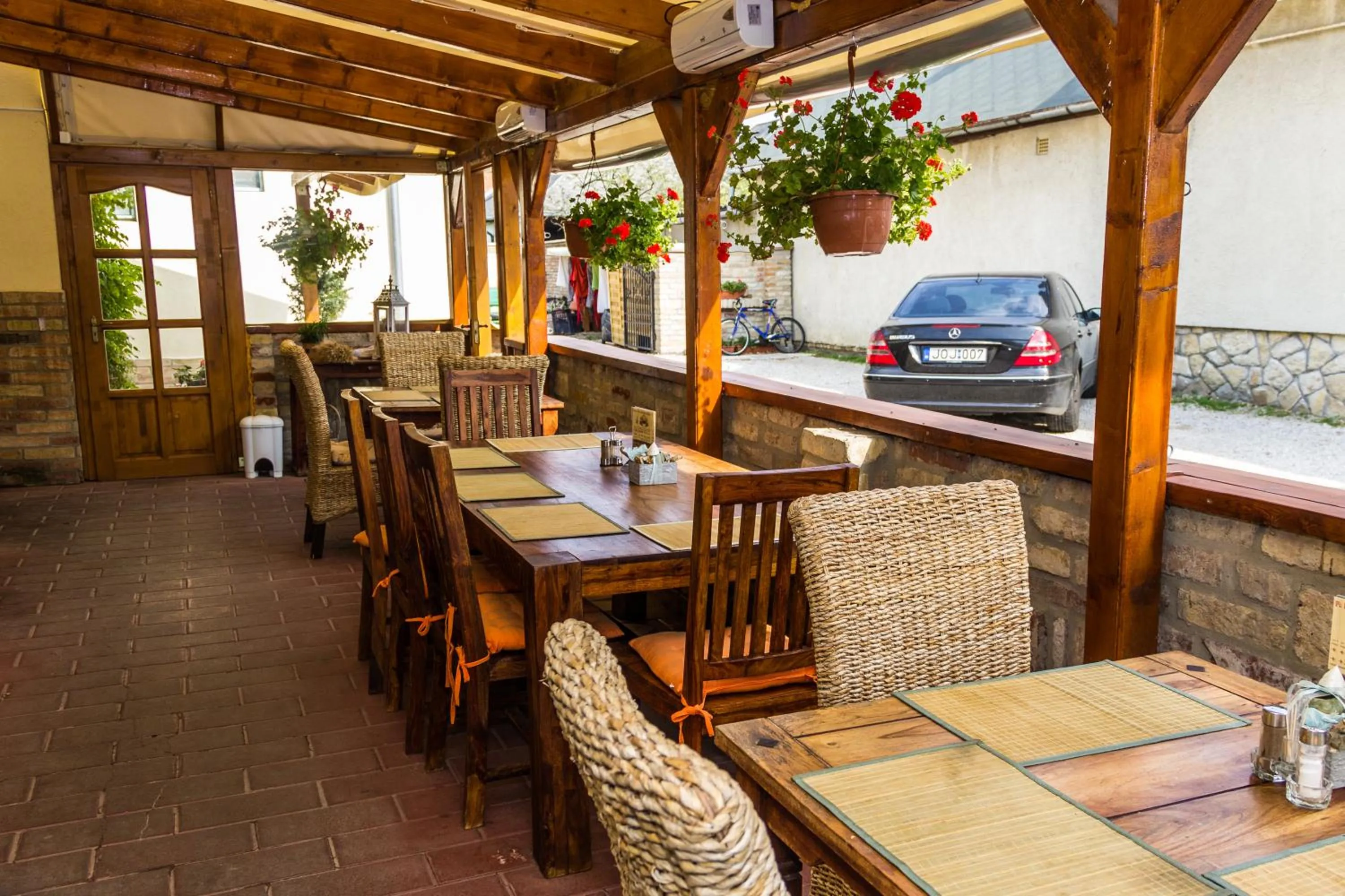 Balcony/Terrace in Ötösfogat Panzió