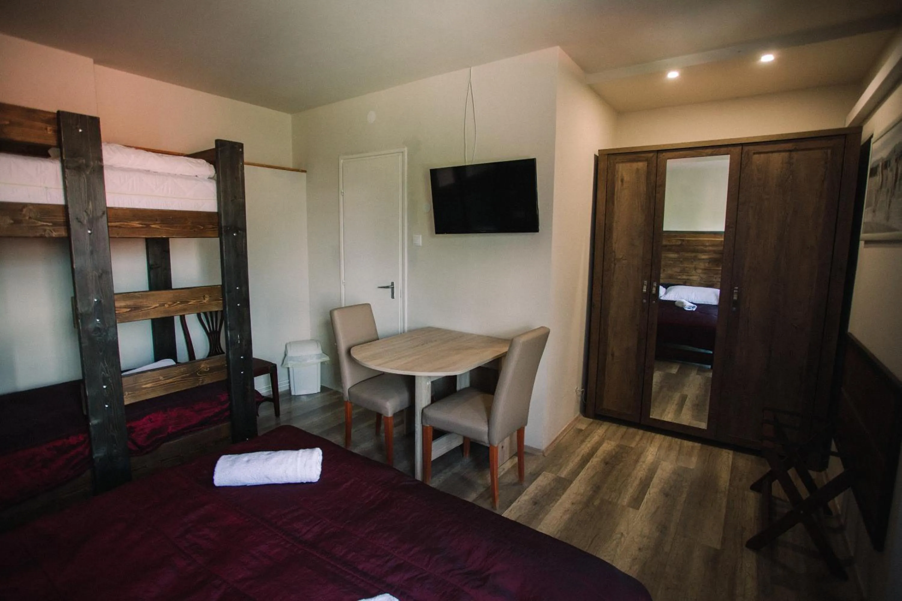 Bed in Ötösfogat Panzió