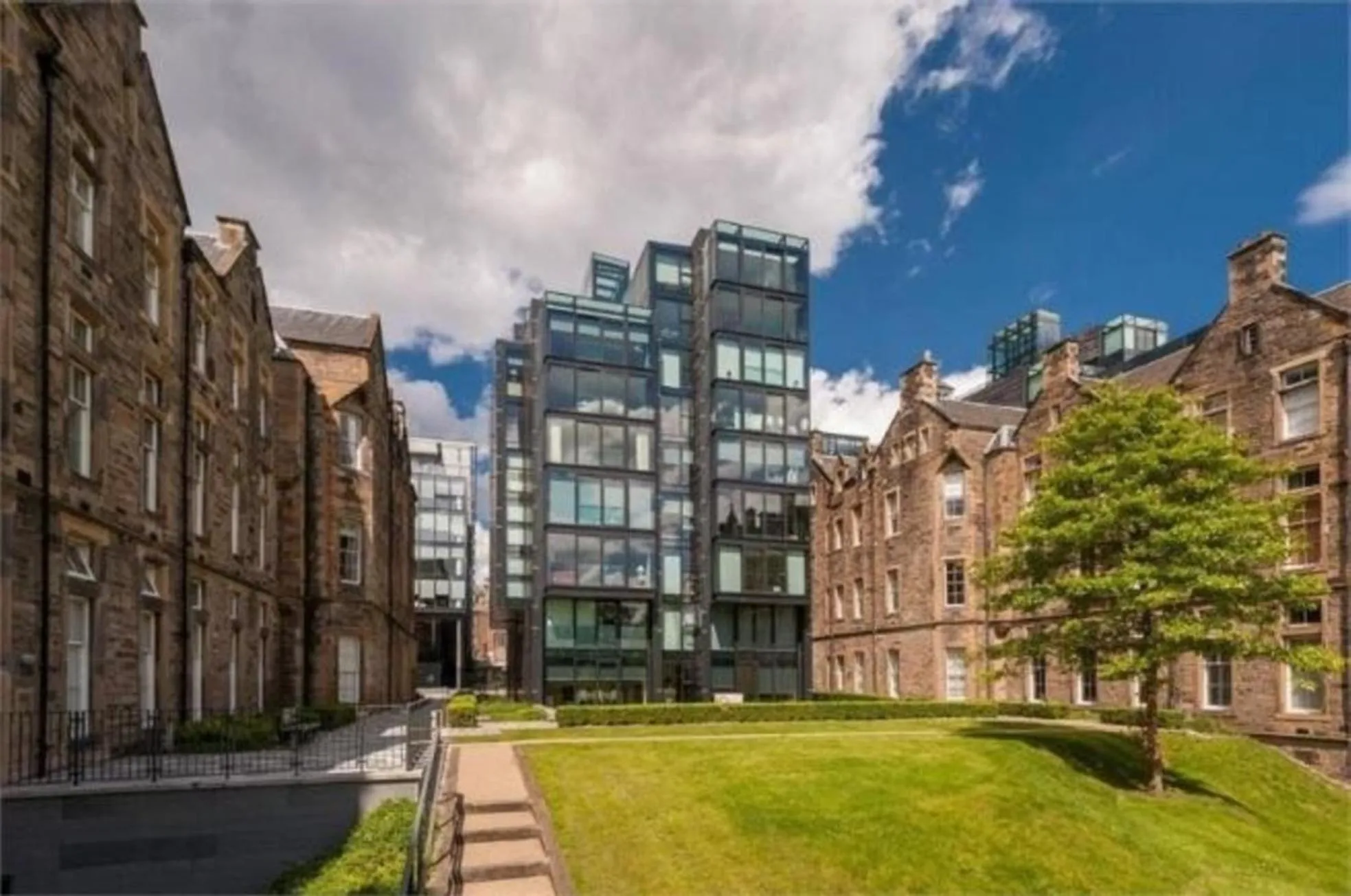 Quartermile Central Apartment