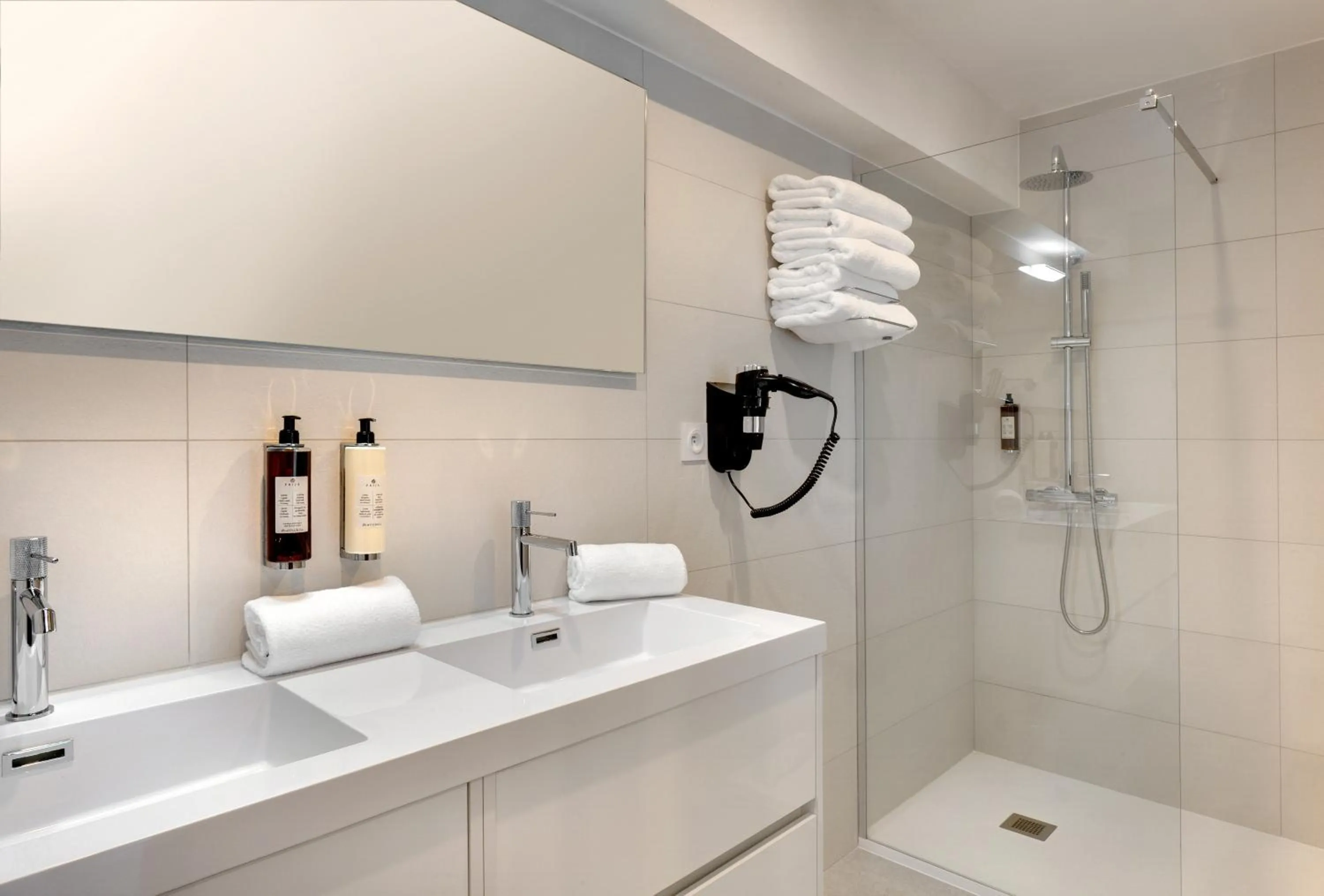 Bathroom in Hôtel & Spa Les Mouettes