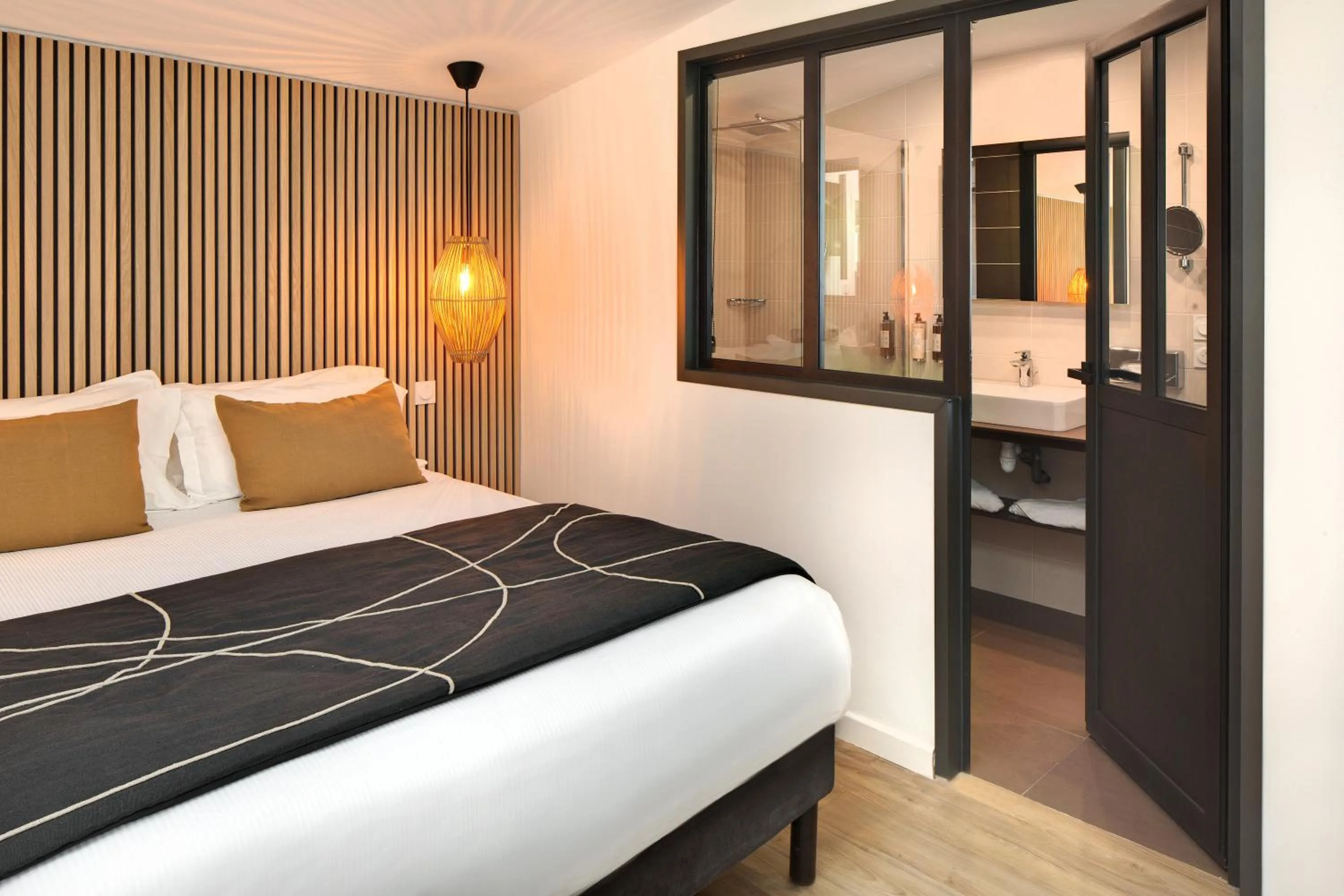 Photo of the whole room, Bed in Hôtel & Spa Les Mouettes