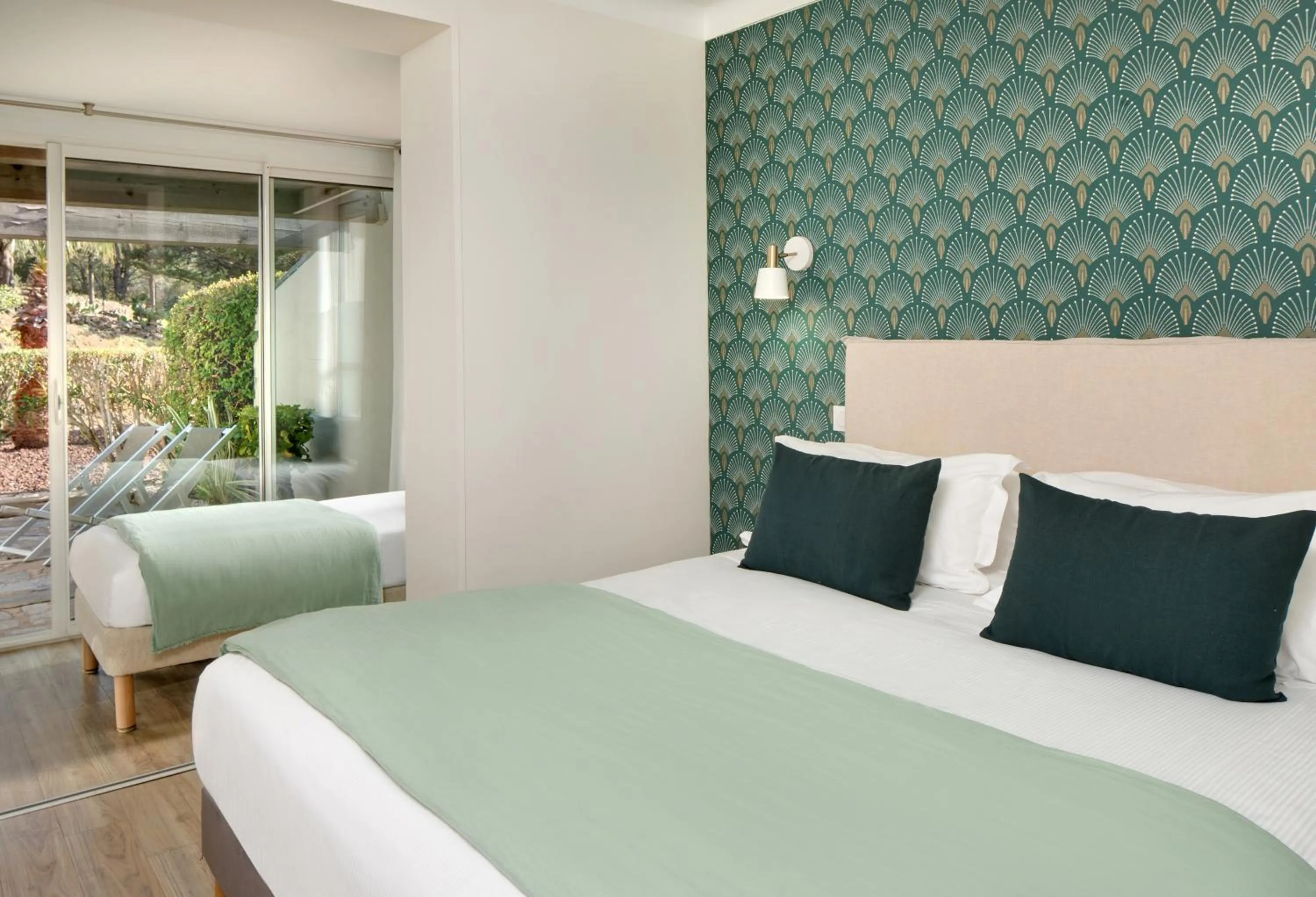 Bedroom, Bed in Hôtel & Spa Les Mouettes