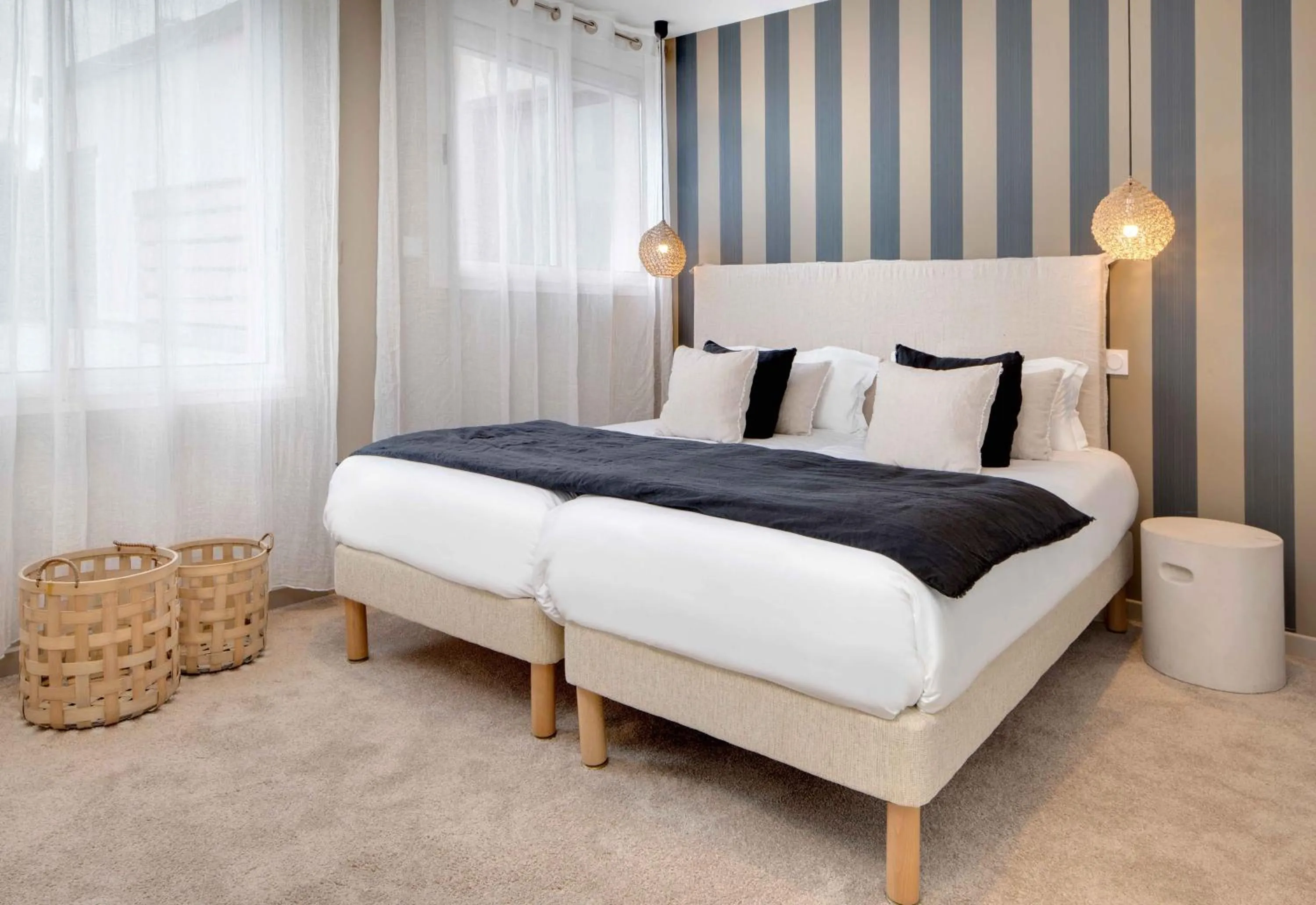 Photo of the whole room, Bed in Hôtel & Spa Les Mouettes