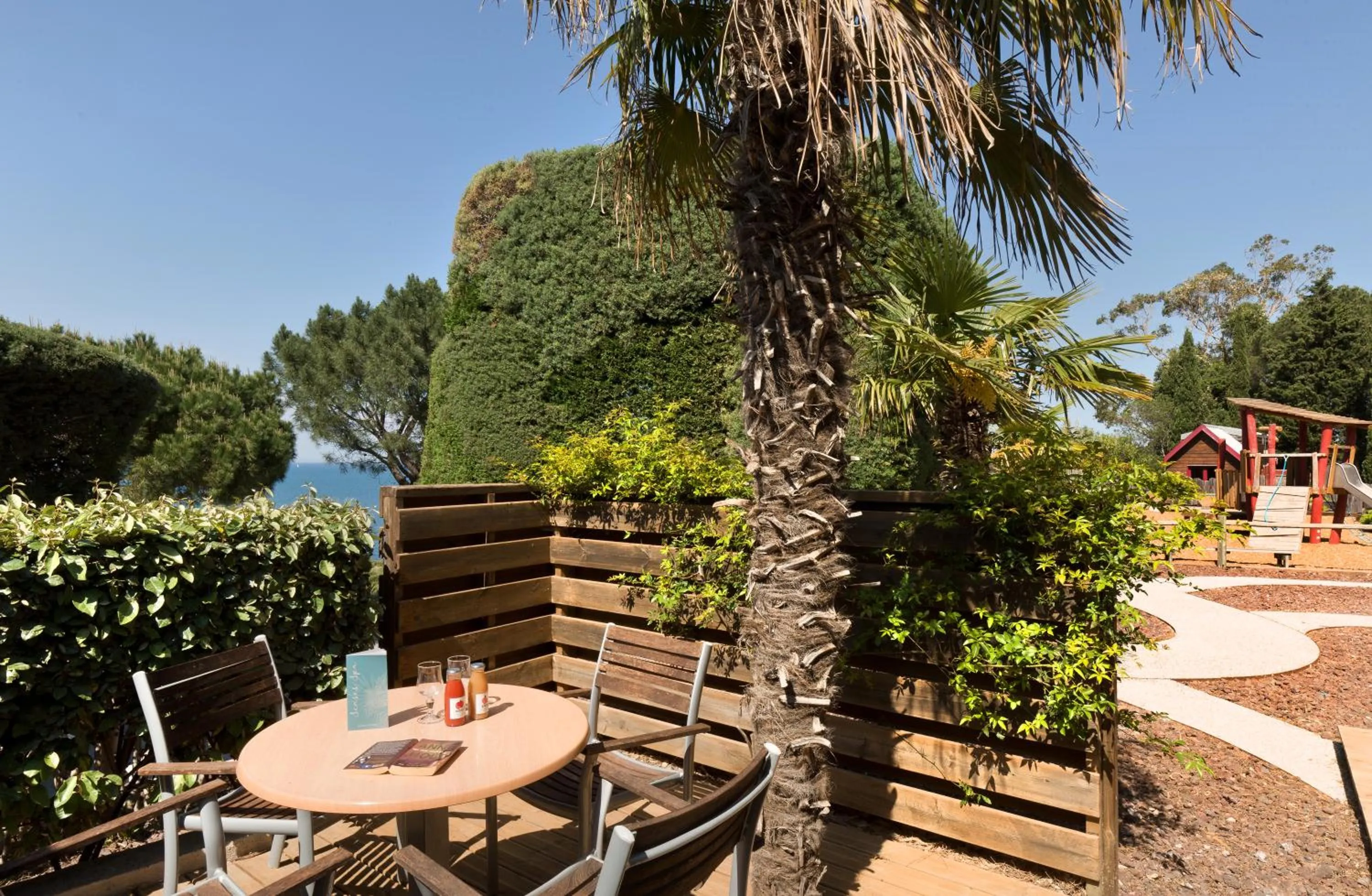 Patio in Hôtel & Spa Les Mouettes