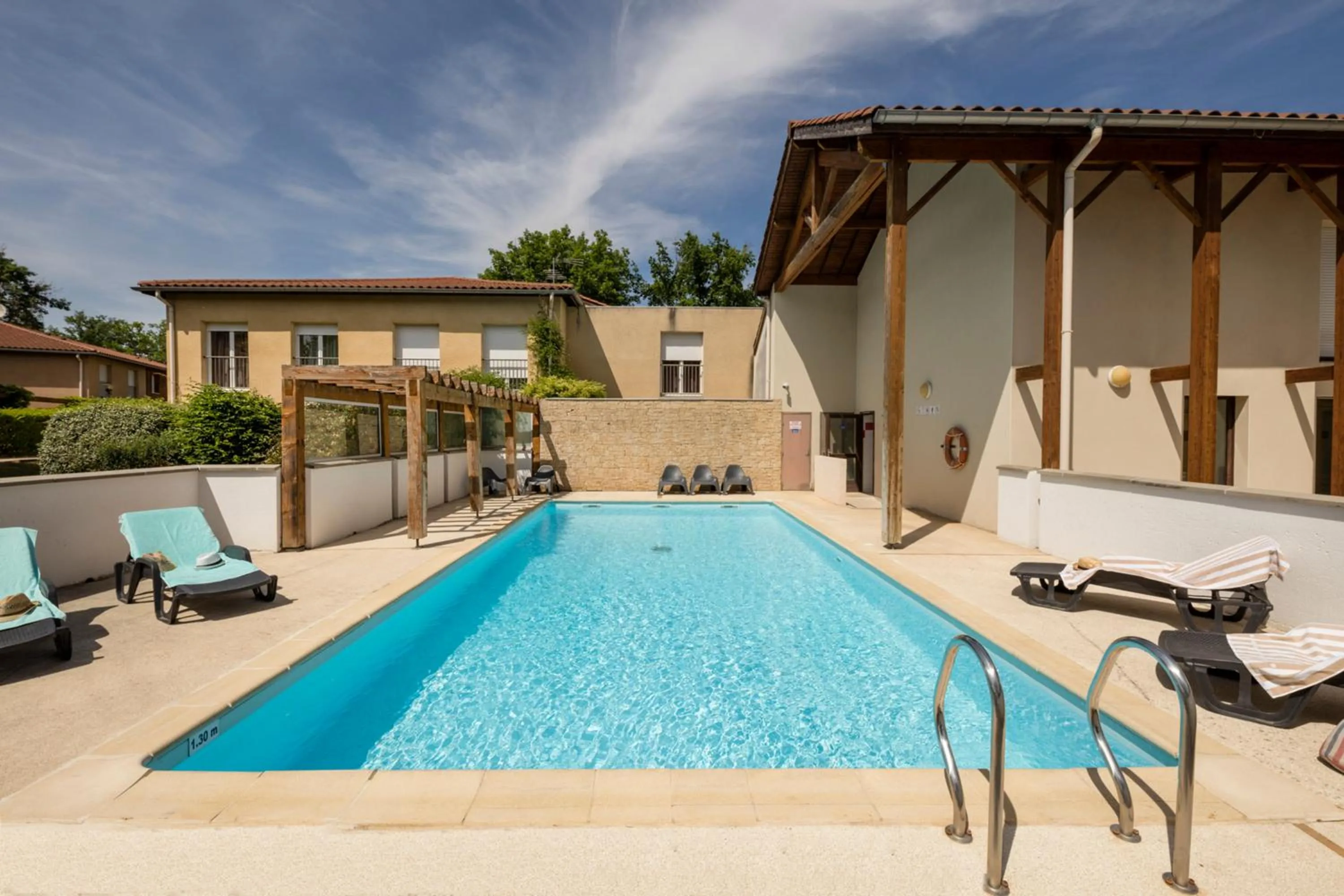 Swimming pool in Garden & City Lyon - Marcy