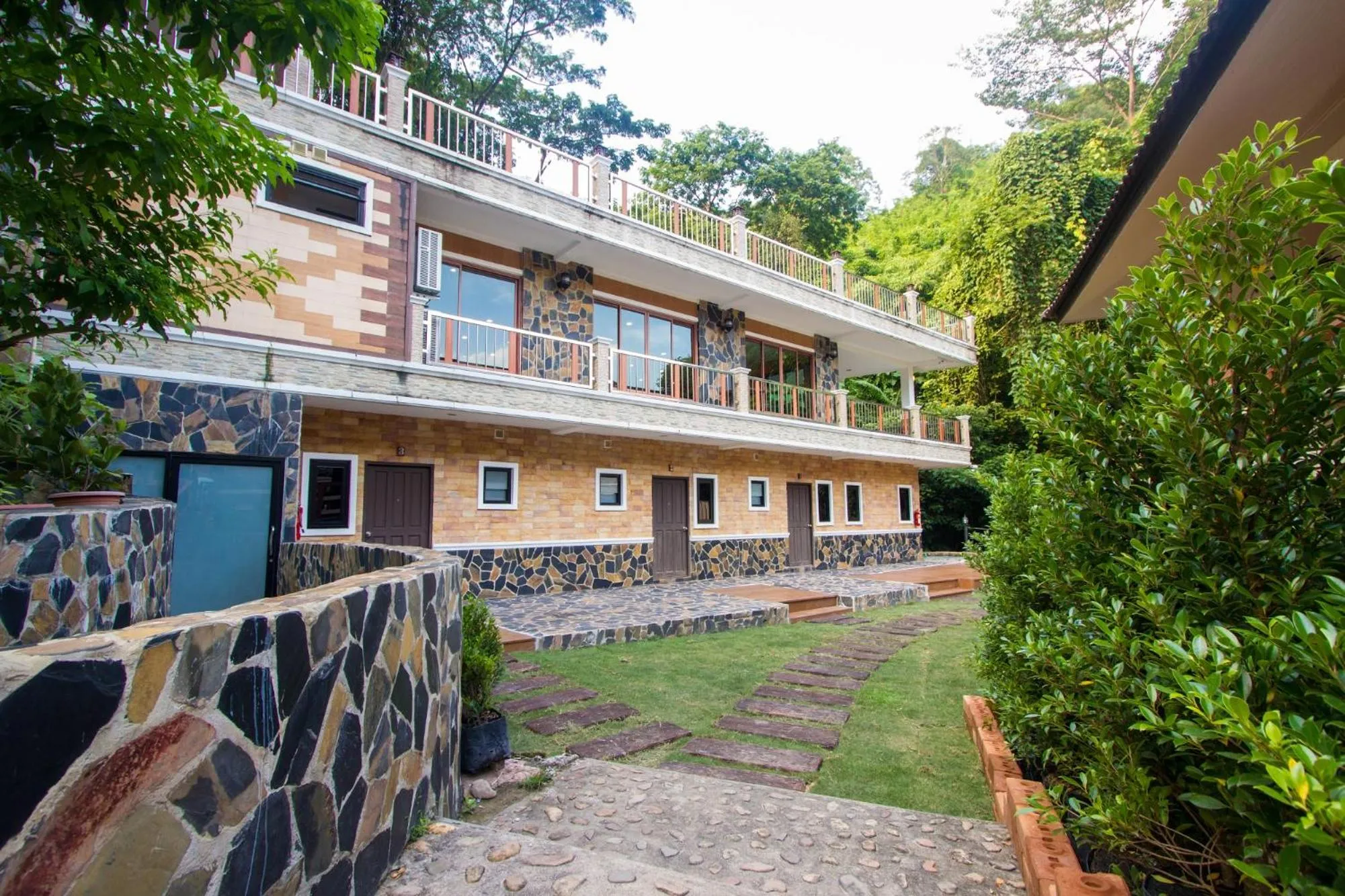 Property building in Namtok Sarika Resotel